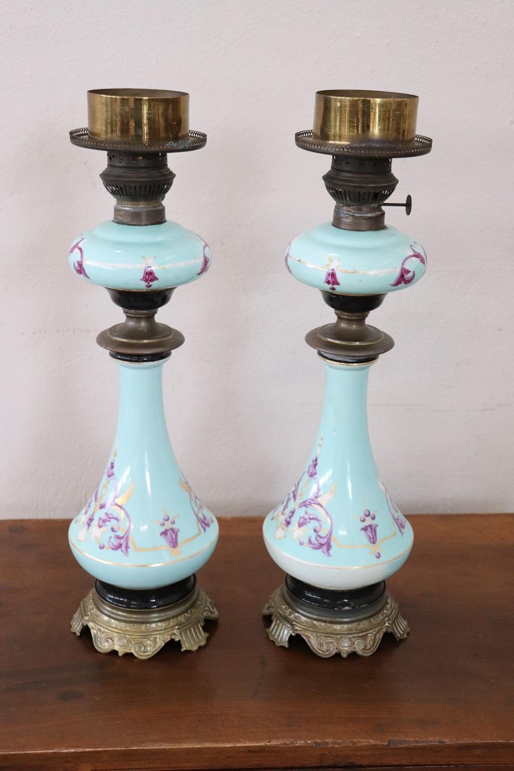 19th Century Italian Hand Painted Ceramic Pair of Antique Oil Table Lamps For Sale 3