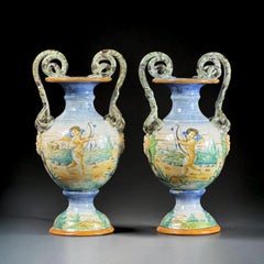 Paire de vases mythologiques en majolique peints à la main, Italie, XIXe siècle, 13,4 pouces