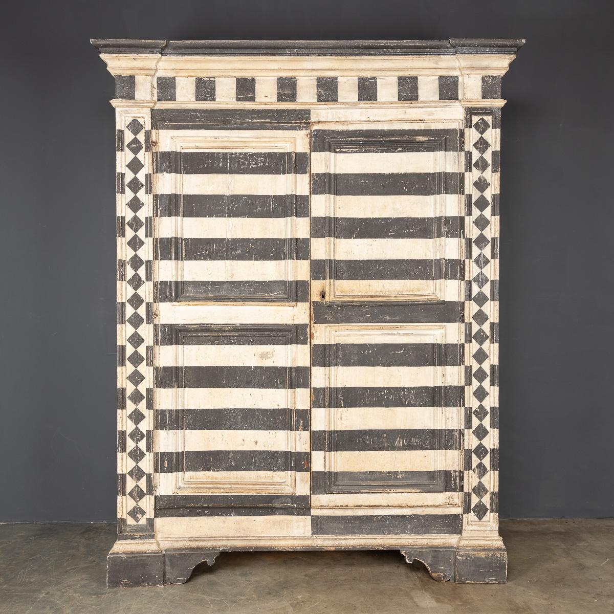 Antique mid-19th Century Italian beautiful and rustic painted pine armoire, decorated with a decorative pattern in white and grey, has its original lock and key. 

CONDITION
In Good Condition - Wear as expected.

SIZE
Width: 157cm
Depth:
