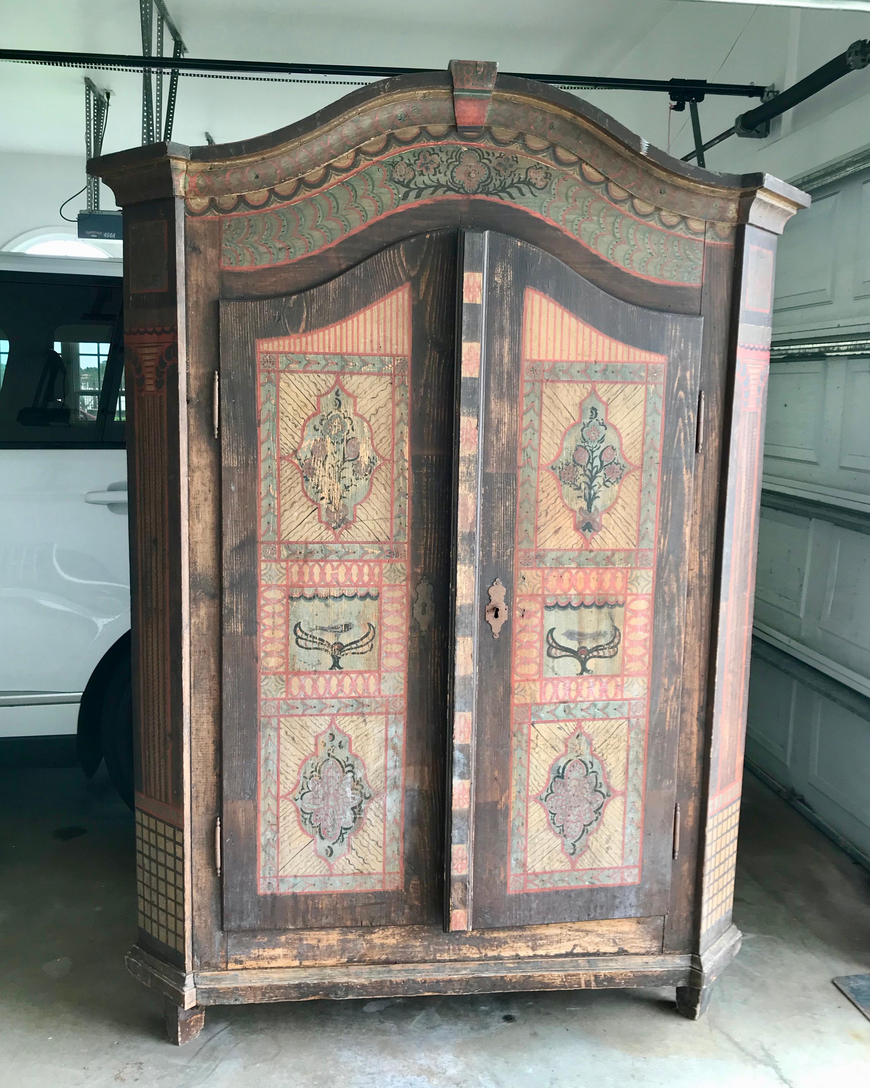 The cabinet is hand painted with double doors. Northern Italian (Alpine) origin.
The cabinet is fitted with shelves. The cabinet is dated 1820 on its crown.