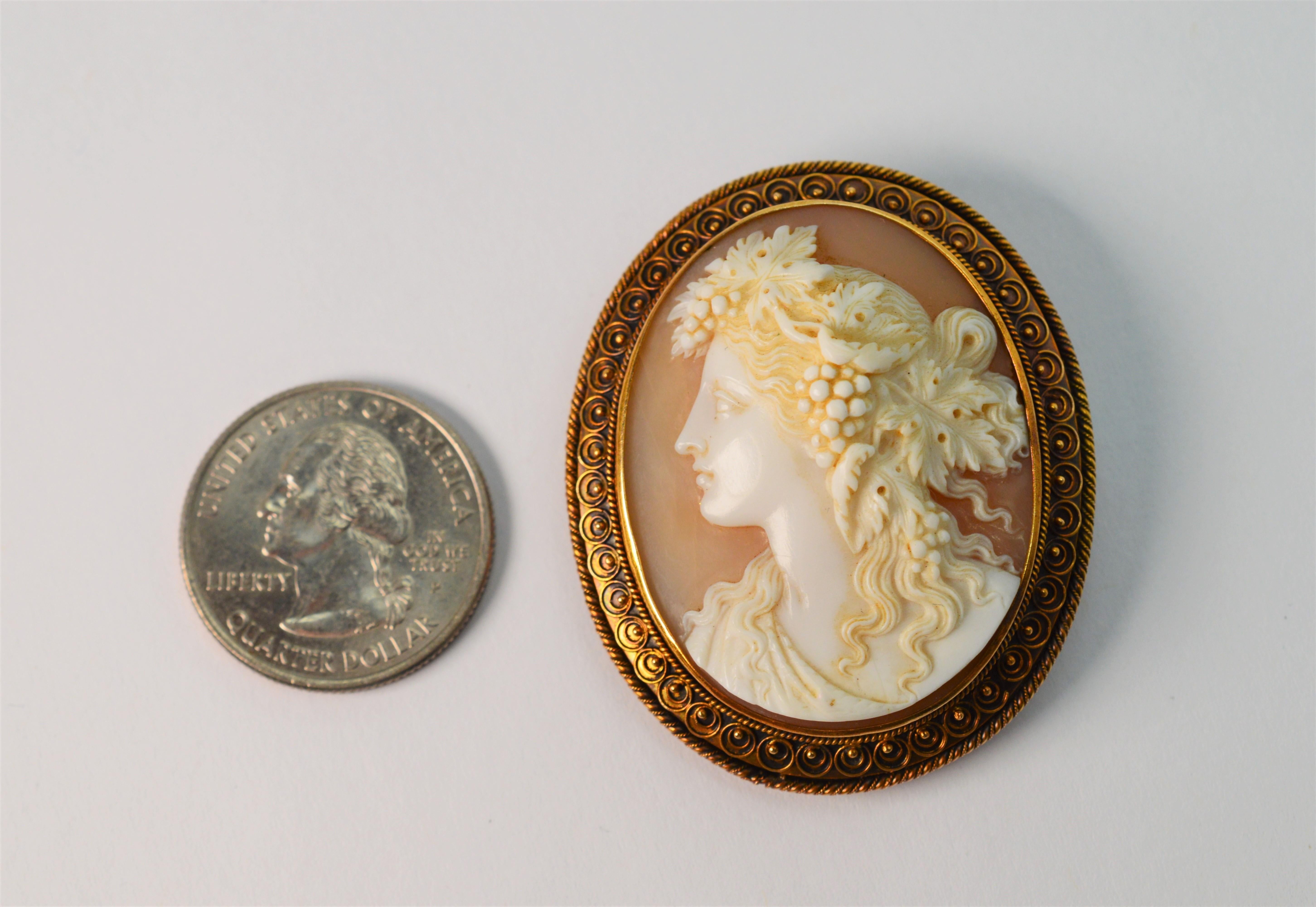 19th Century Italian High Relief Cameo Gold Brooch 1