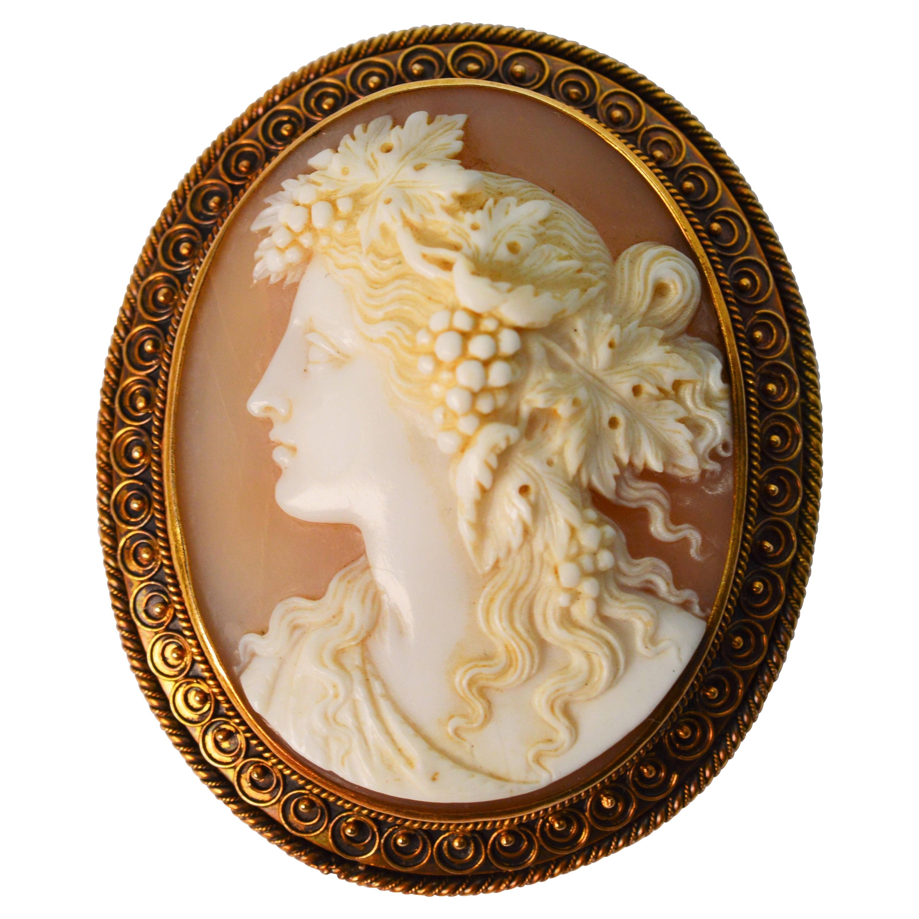 19th Century Italian High Relief Cameo Gold Brooch For Sale