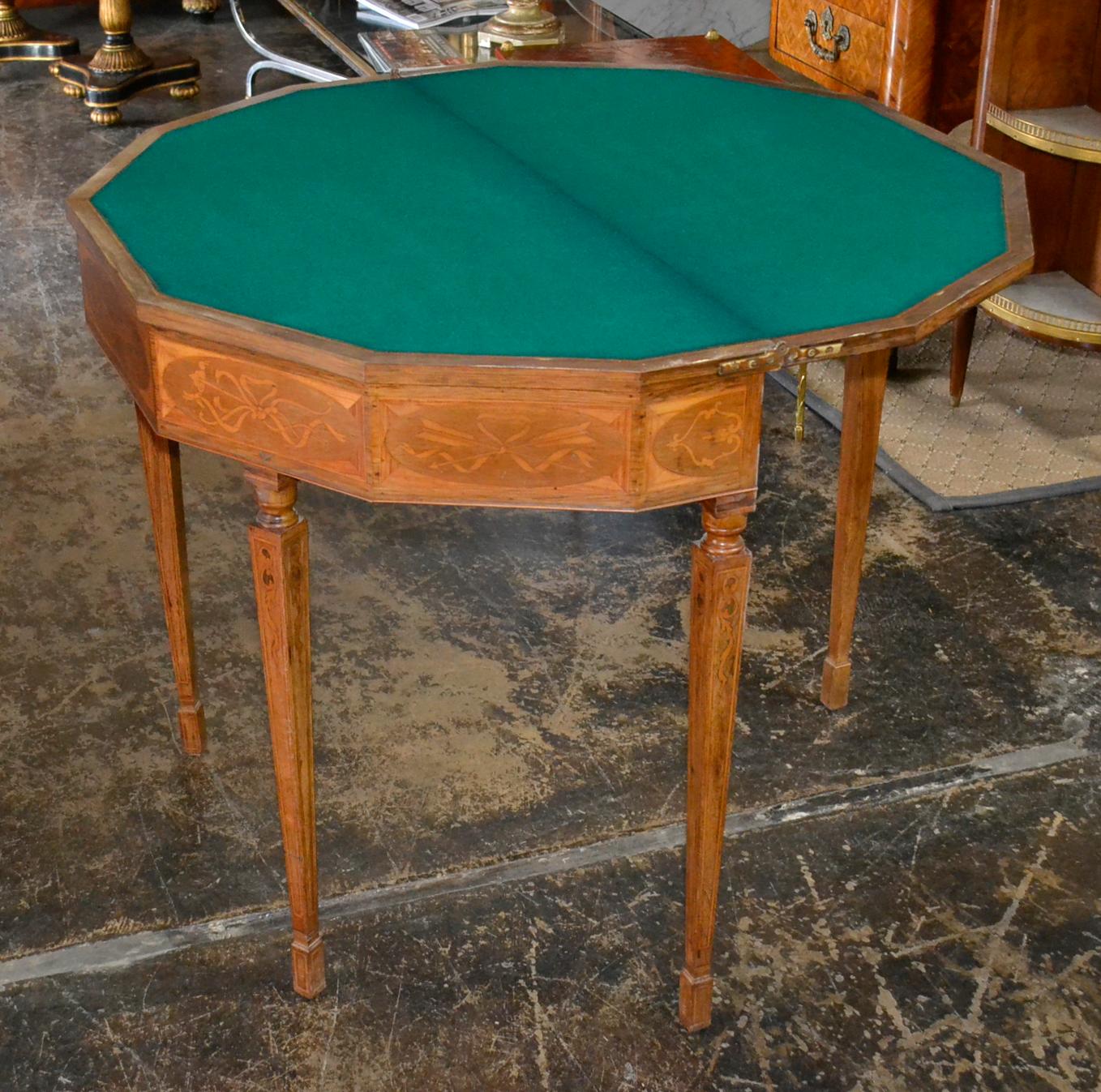 Italienischer Spieltisch mit Intarsien aus dem 19. Jahrhundert 4
