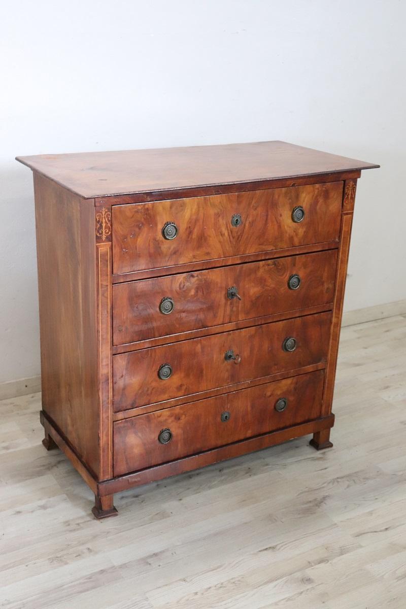 Italian antique chest of drawers, late 19th century. On the front four useful drawers. Characterized by a simple but elegant line with walnut feather on the front of the drawers. Refined small inlaid decoration. A pleasant and highly valuable piece