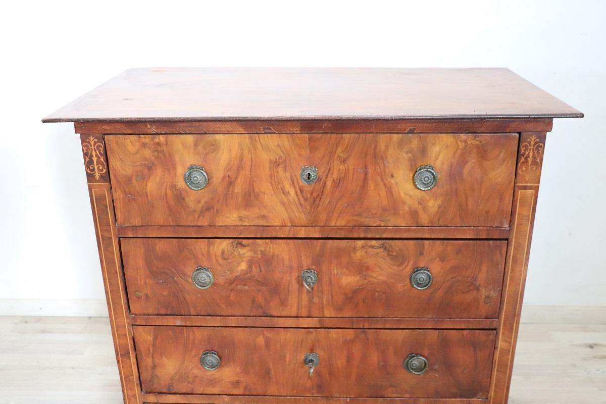 19th Century Italian Inlaid Walnut Antique Chest of Drawers In Good Condition For Sale In Casale Monferrato, IT