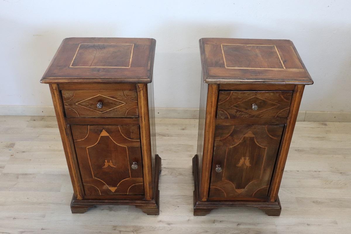 Lovely antique Italian set of two nightstands, 19th century in solid walnut wood. The nightstands very refined linear and elegant with a refined geometric decoration inlaid in the wood. On the front one-drawer and one-door, internally available a