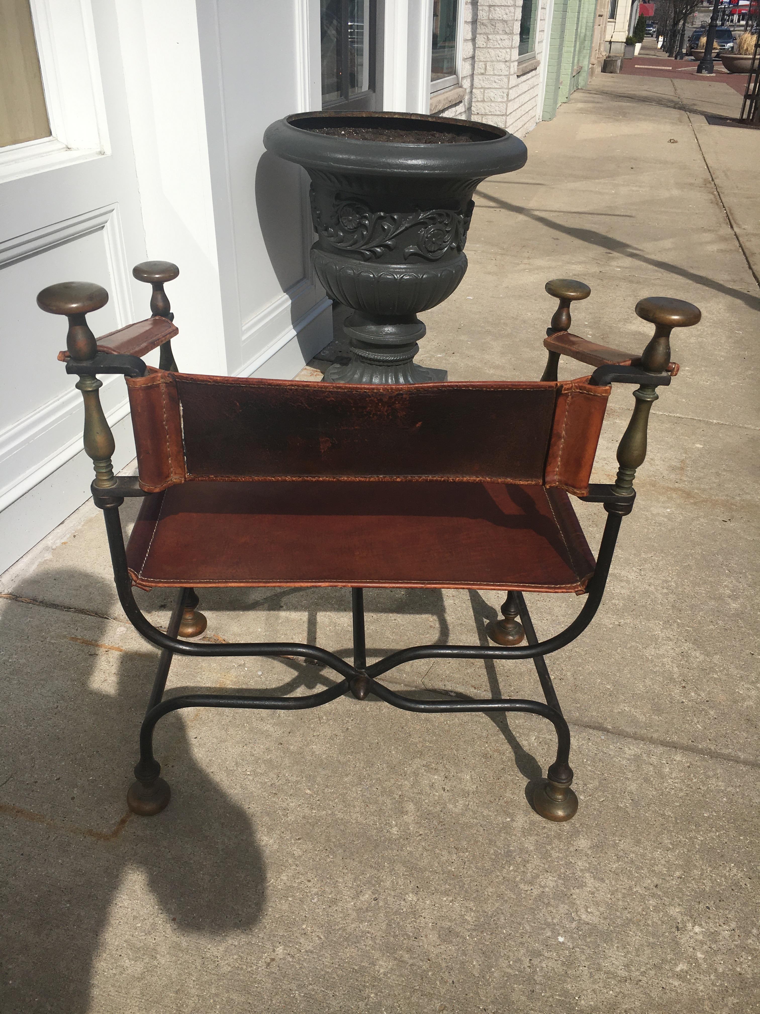 Chaise Dante Savonarola ou Curule du 19ème siècle en fer, bronze et cuir italien 3