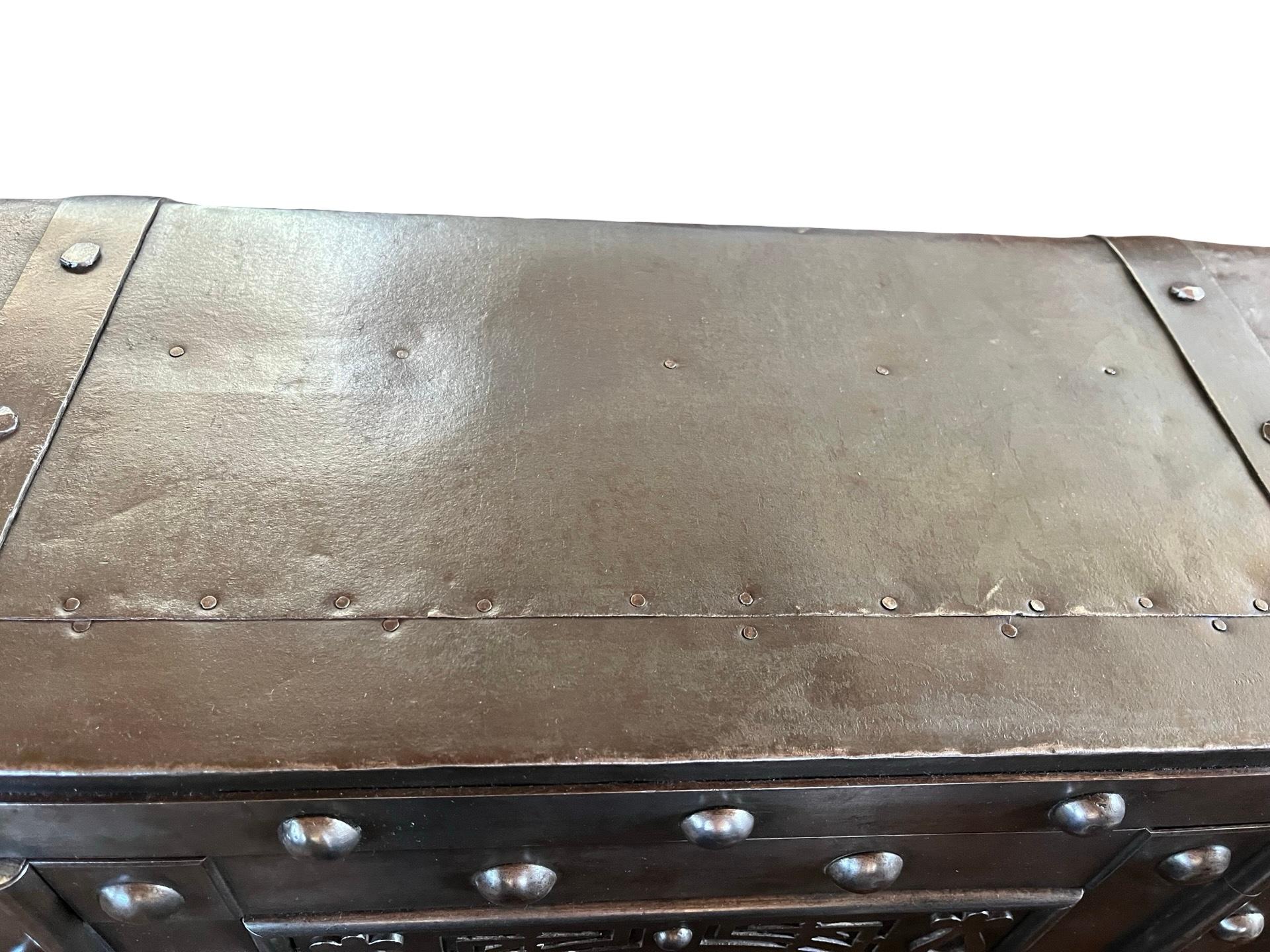 19th Century Italian Iron Safe / Cassaforte / Side Table / Nightstand For Sale 5