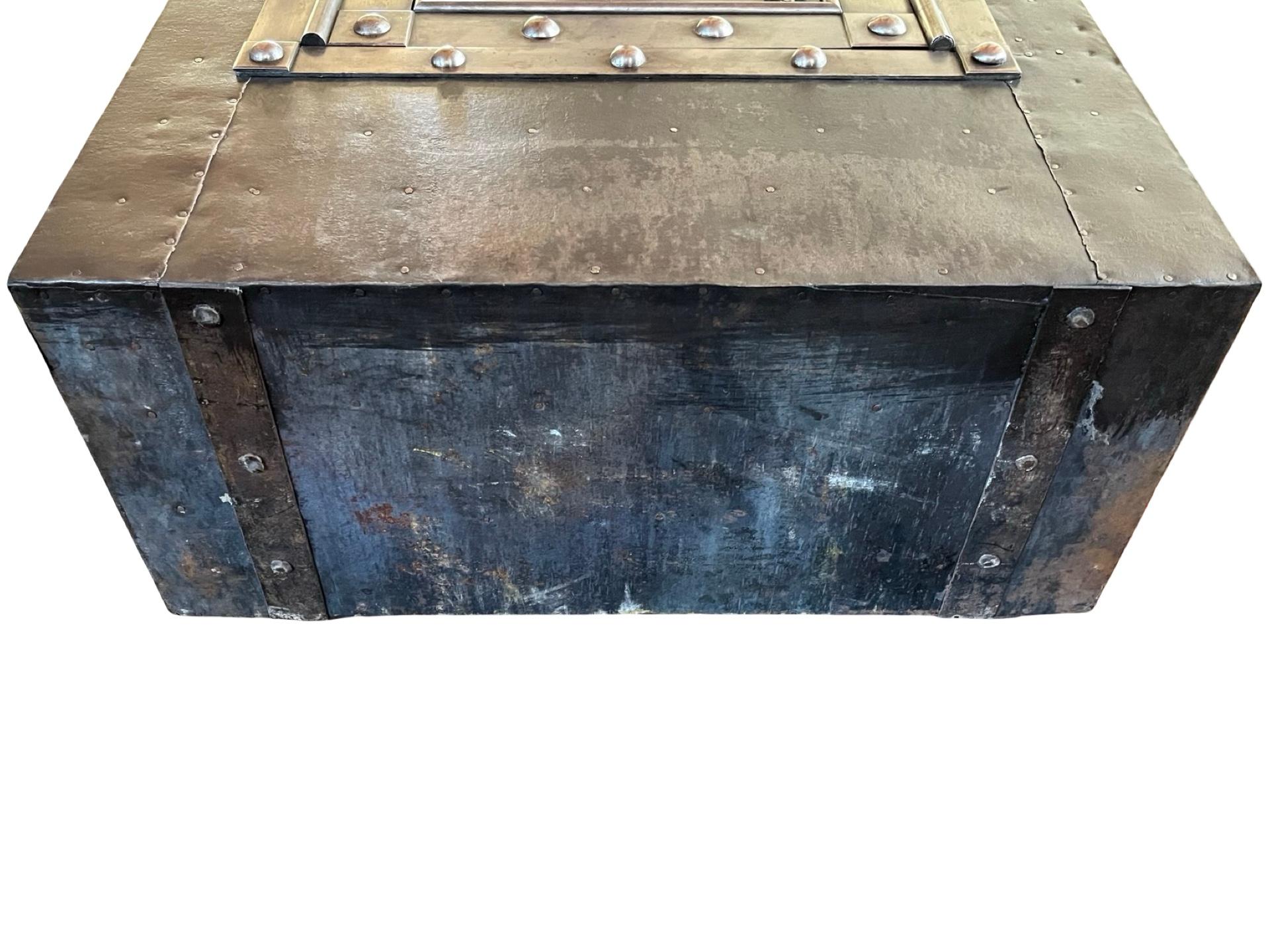 19th Century Italian Iron Safe / Cassaforte / Side Table / Nightstand For Sale 6