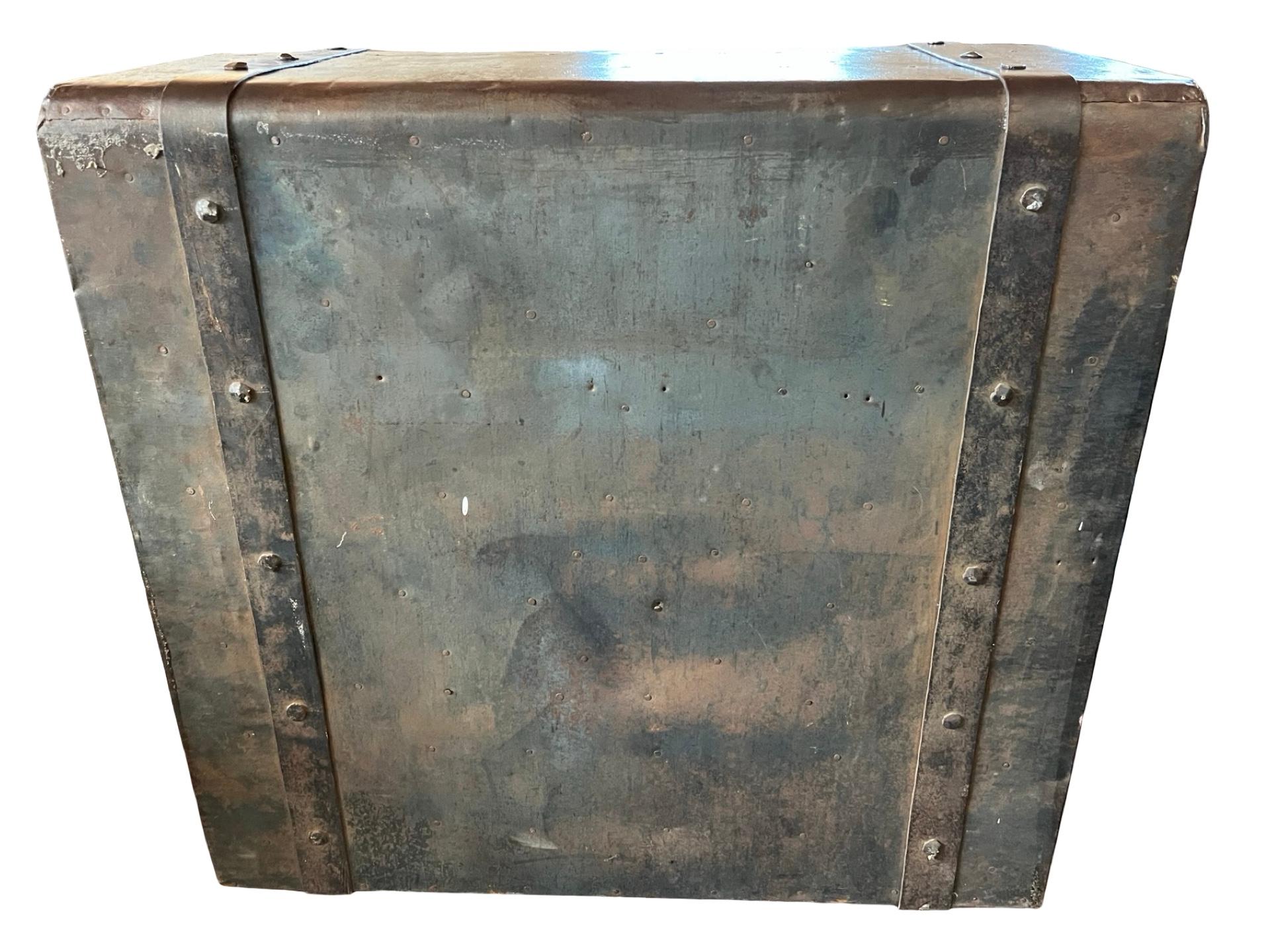 19th Century Italian Iron Safe / Cassaforte / Side Table / Nightstand For Sale 9