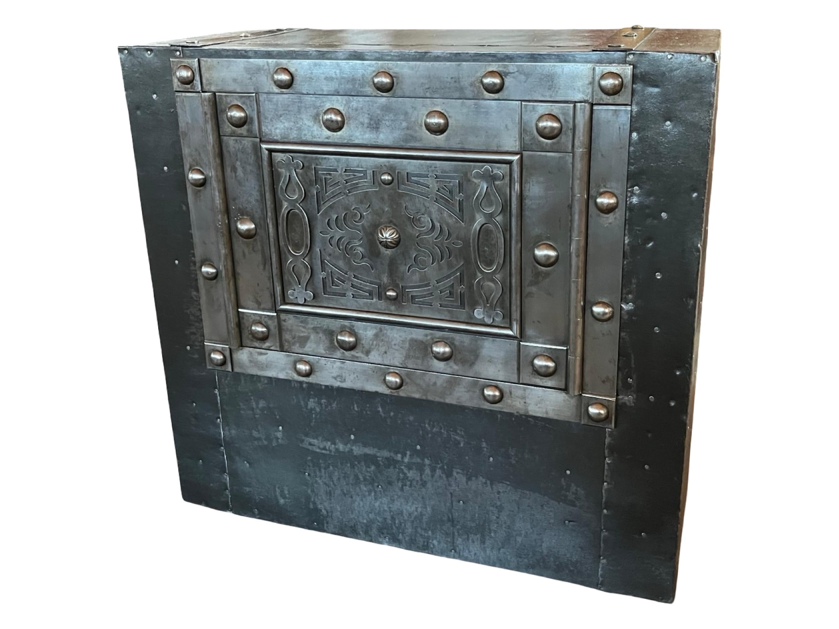 19th Century Italian Iron Safe / Cassaforte / Side Table / Nightstand For Sale 13