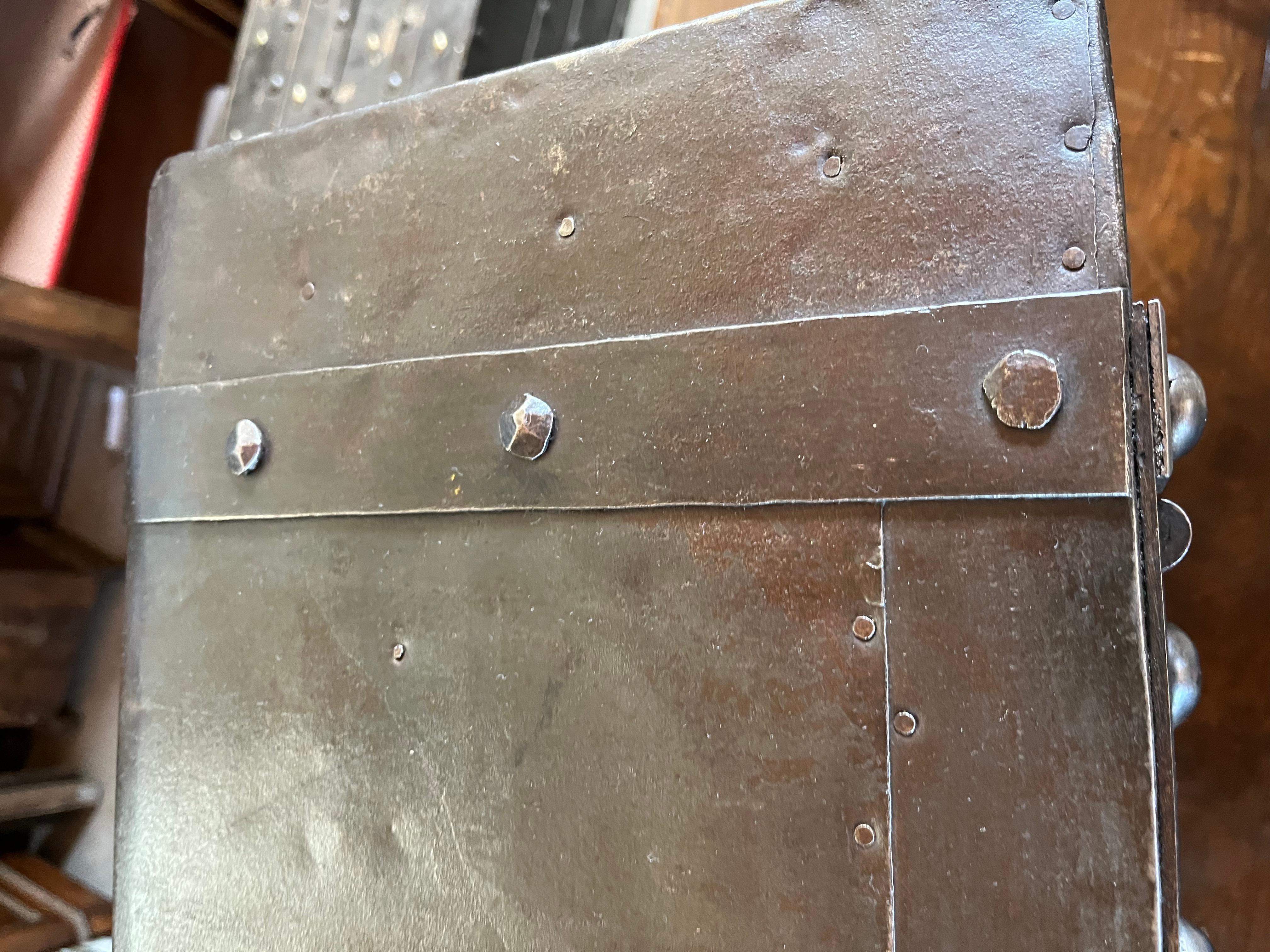 19th Century Italian Iron Safe / Cassaforte / Side Table / Nightstand For Sale 1