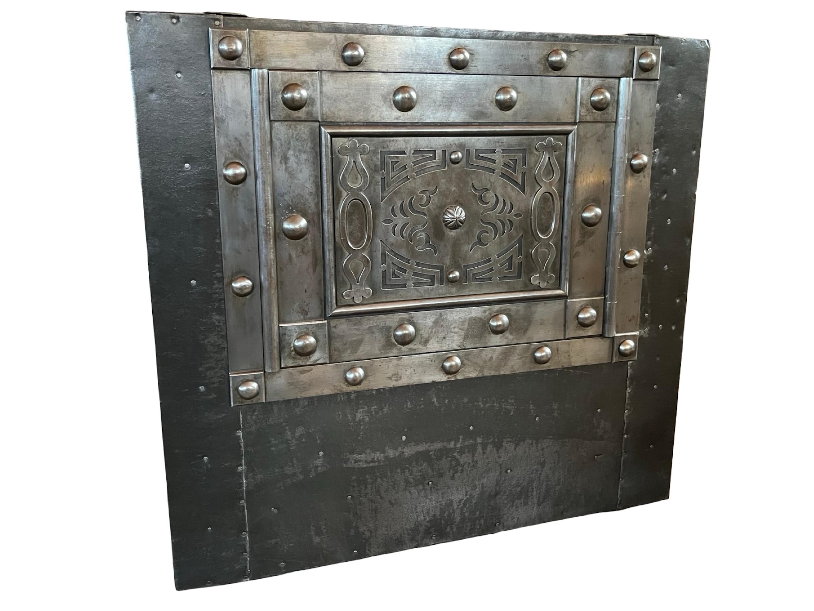 19th Century Italian Iron Safe / Cassaforte / Side Table / Nightstand For Sale 3