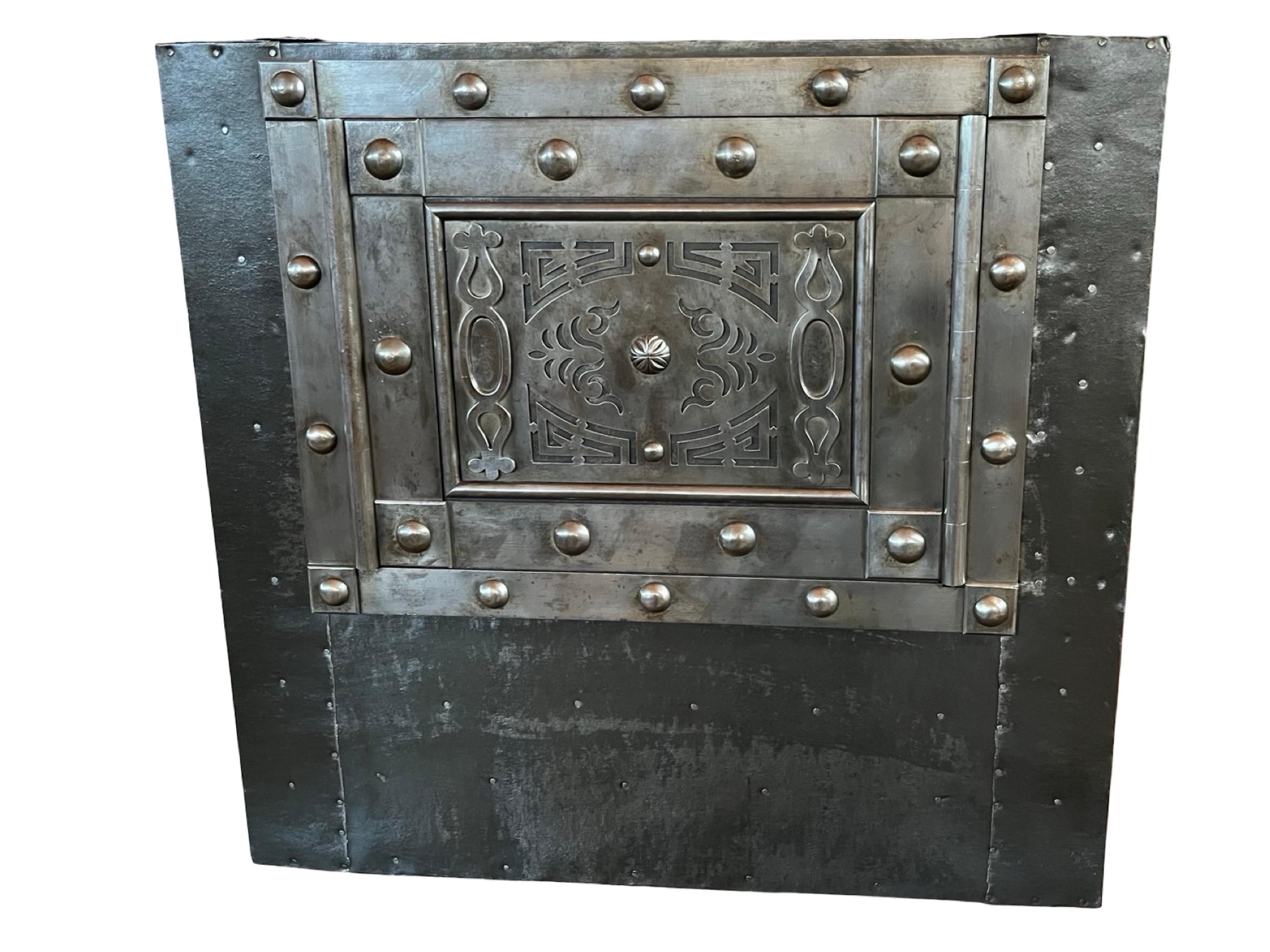 19th Century Italian Iron Safe / Cassaforte / Side Table / Nightstand For Sale 4