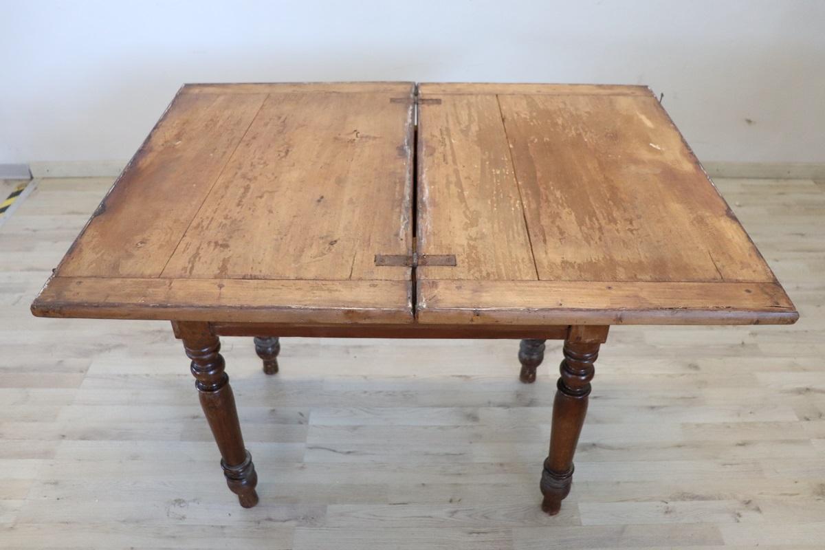 Peuplier Table de cuisine italienne L Philippe du 19ème siècle en bois de peuplier avec plateau d'ouverture en vente
