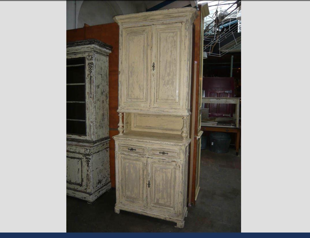 19th century Italian lacquered wood cupboard with shutters and drawers, 1890s
Originally this piece of furniture was inserted in a niche. That's why the back was not painted.