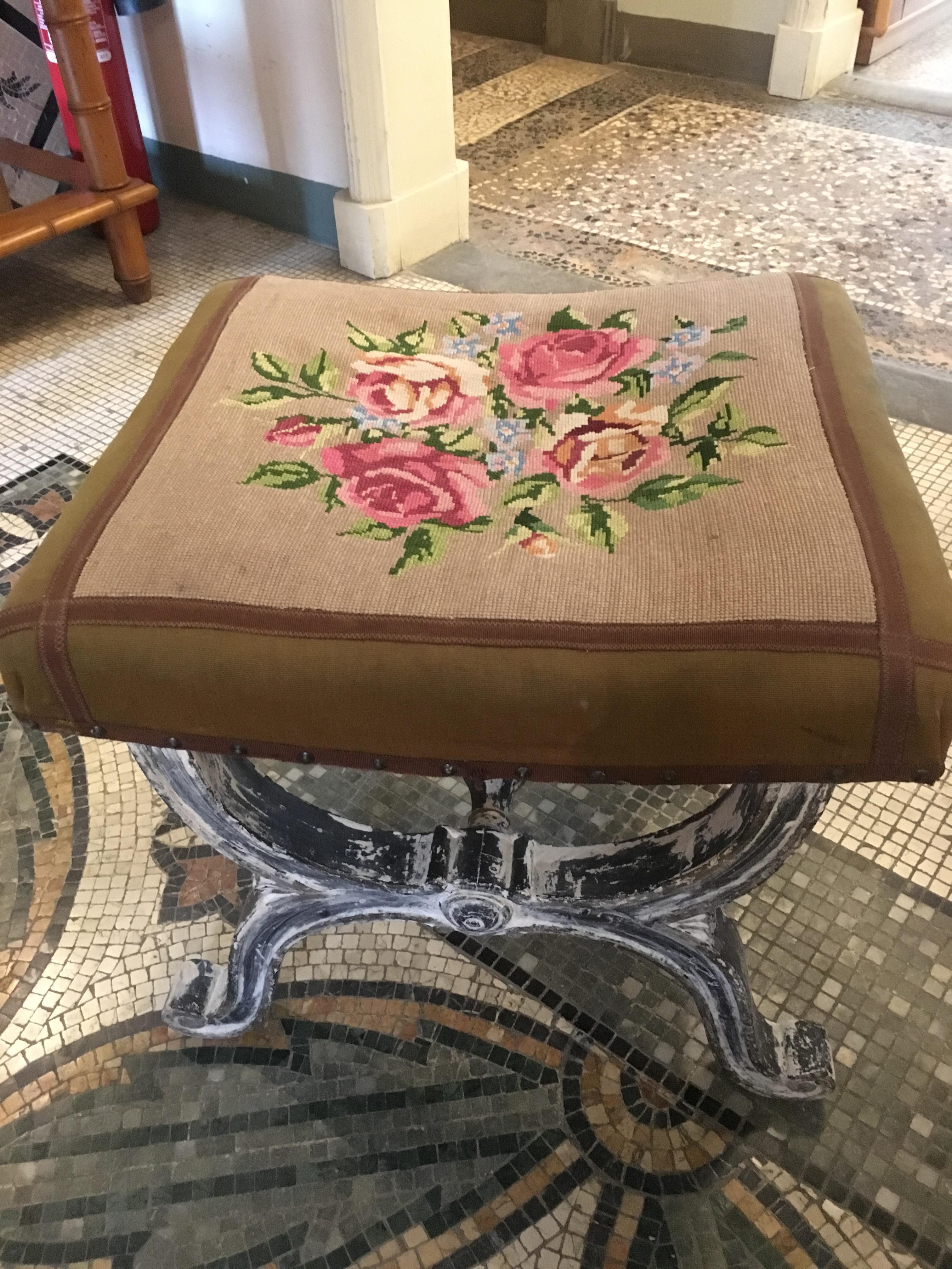 19th Century Italian Lacquered Wooden Stool with Hand Embroidered Seat, 1890s (Italienisch) im Angebot