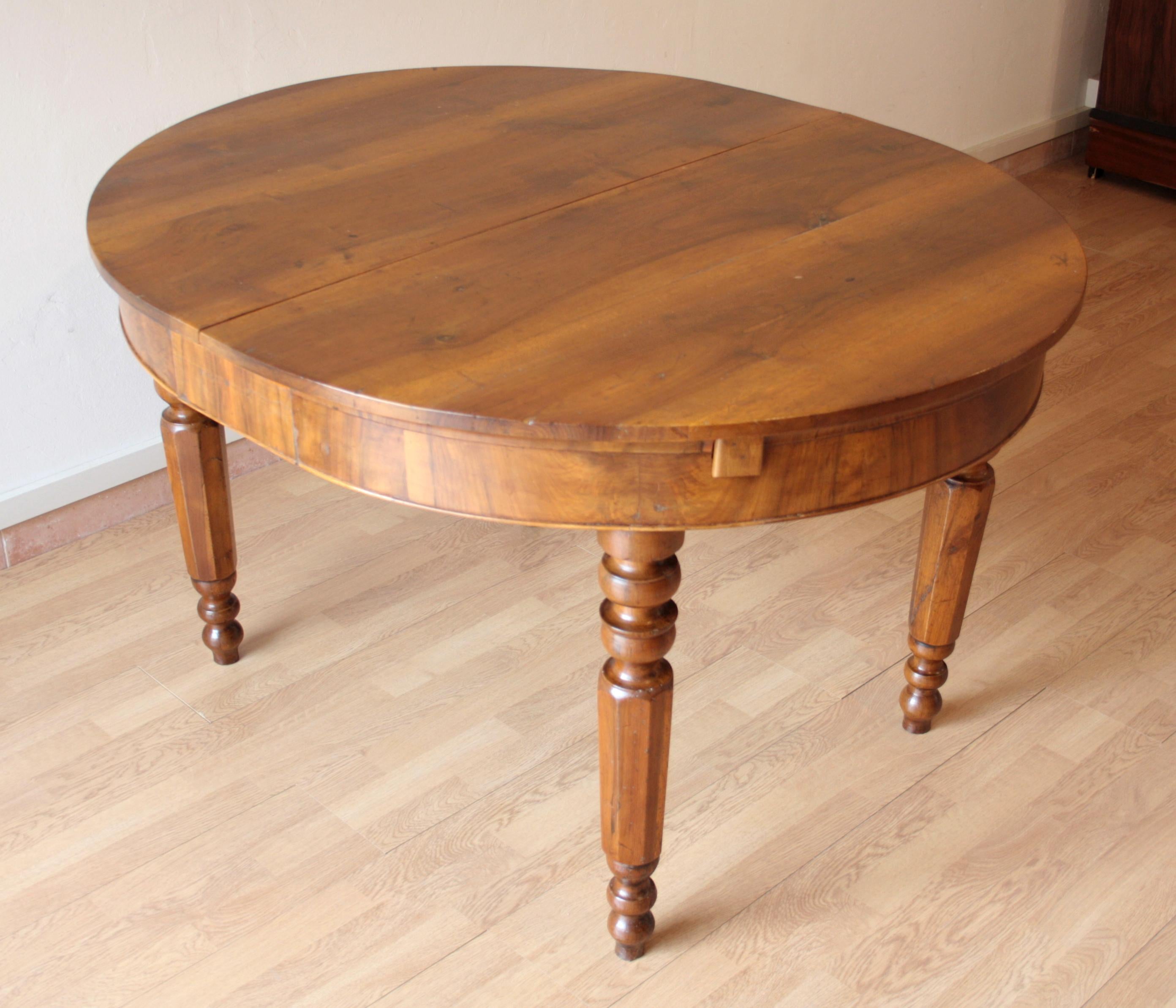19th Century Italian Large Antique Walnut Extendable Dining Table, 1800s For Sale 4