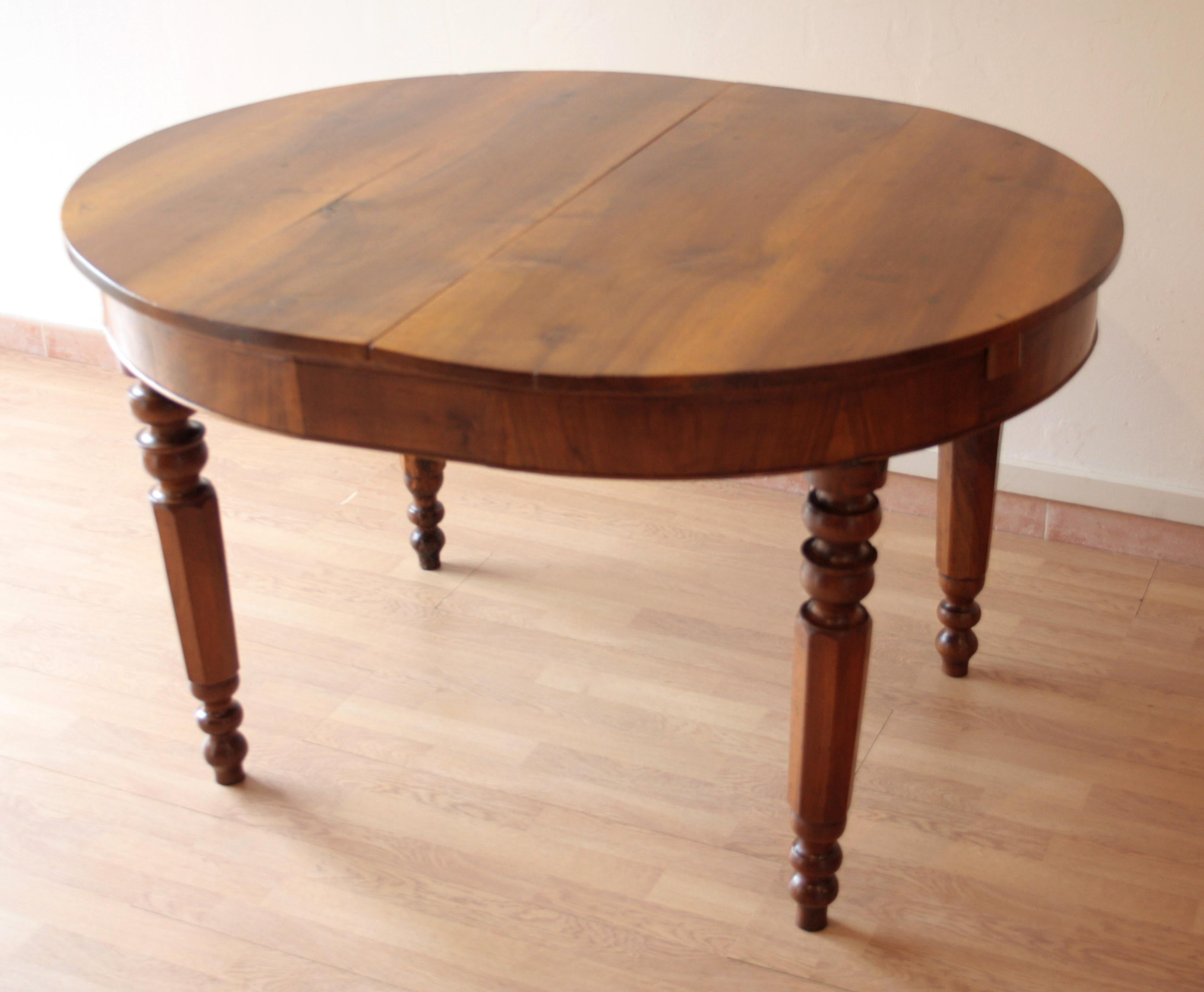 19th Century Italian Large Antique Walnut Extendable Dining Table, 1800s For Sale 6