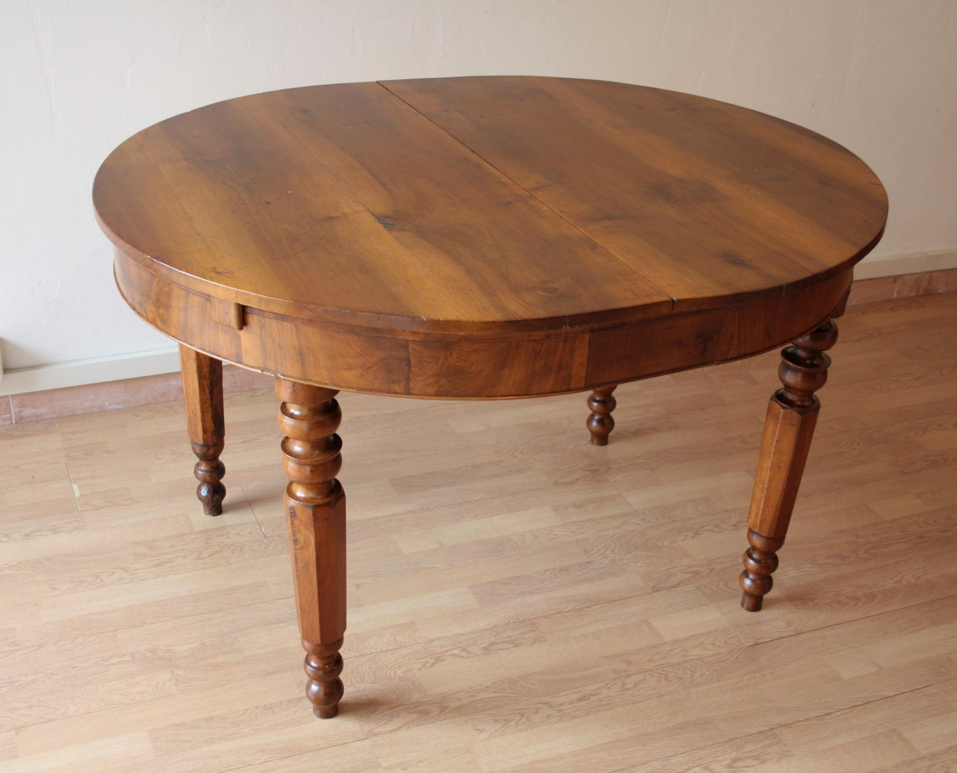 19th Century Italian Large Antique Walnut Extendable Dining Table, 1800s For Sale 8