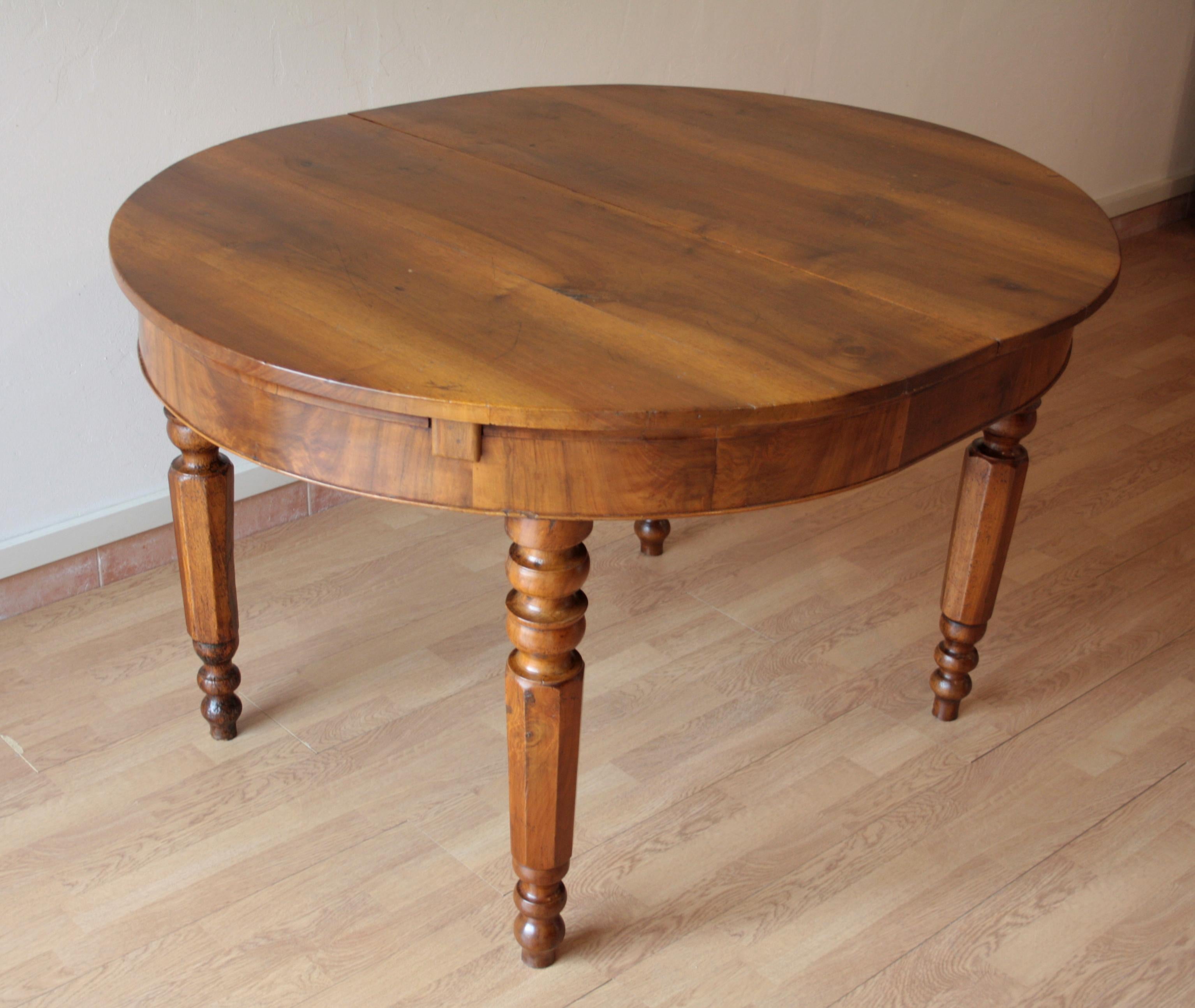 19th Century Italian Large Antique Walnut Extendable Dining Table, 1800s For Sale 9