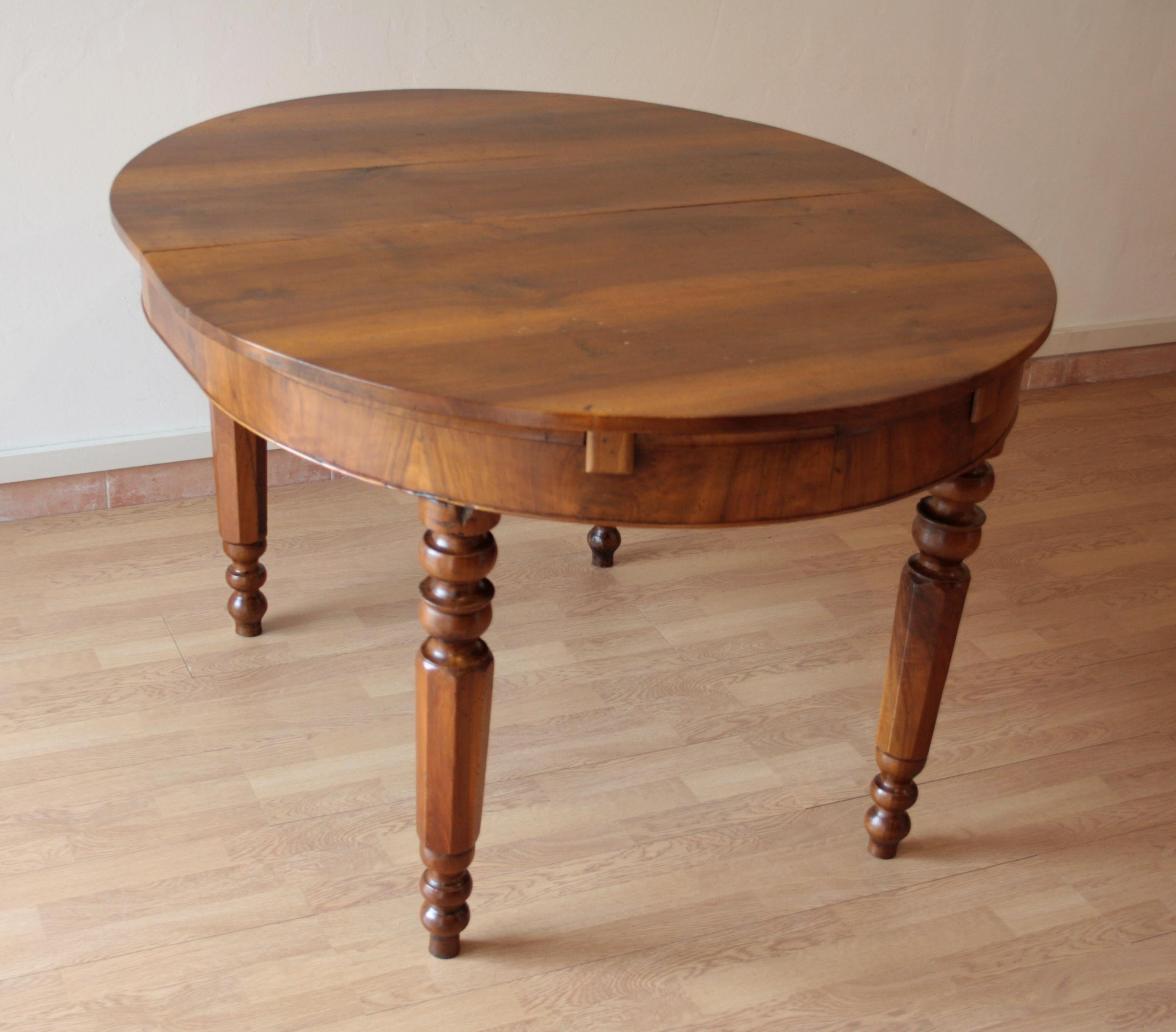 19th Century Italian Large Antique Walnut Extendable Dining Table, 1800s For Sale 10