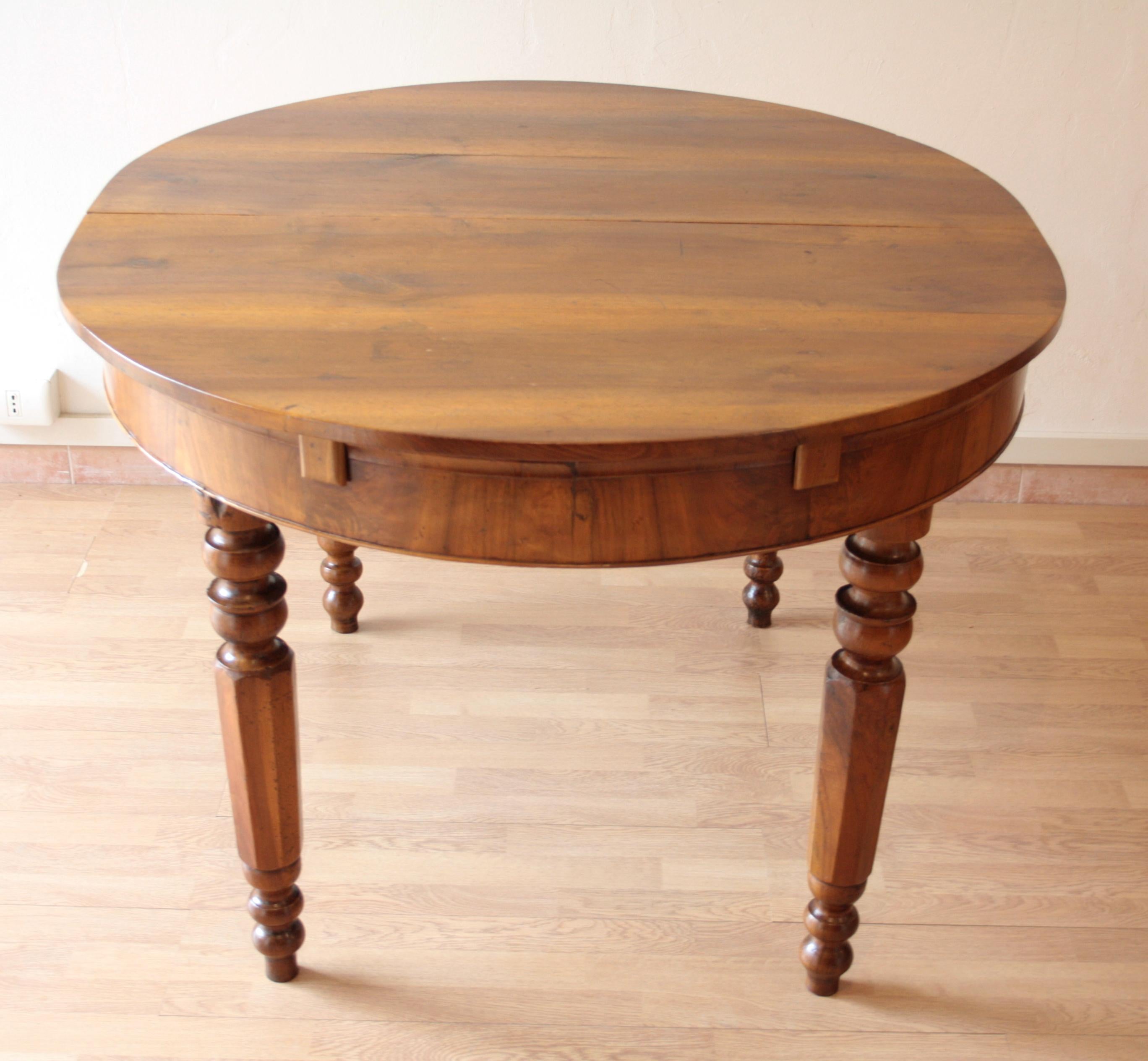 19th Century Italian Large Antique Walnut Extendable Dining Table, 1800s For Sale 11