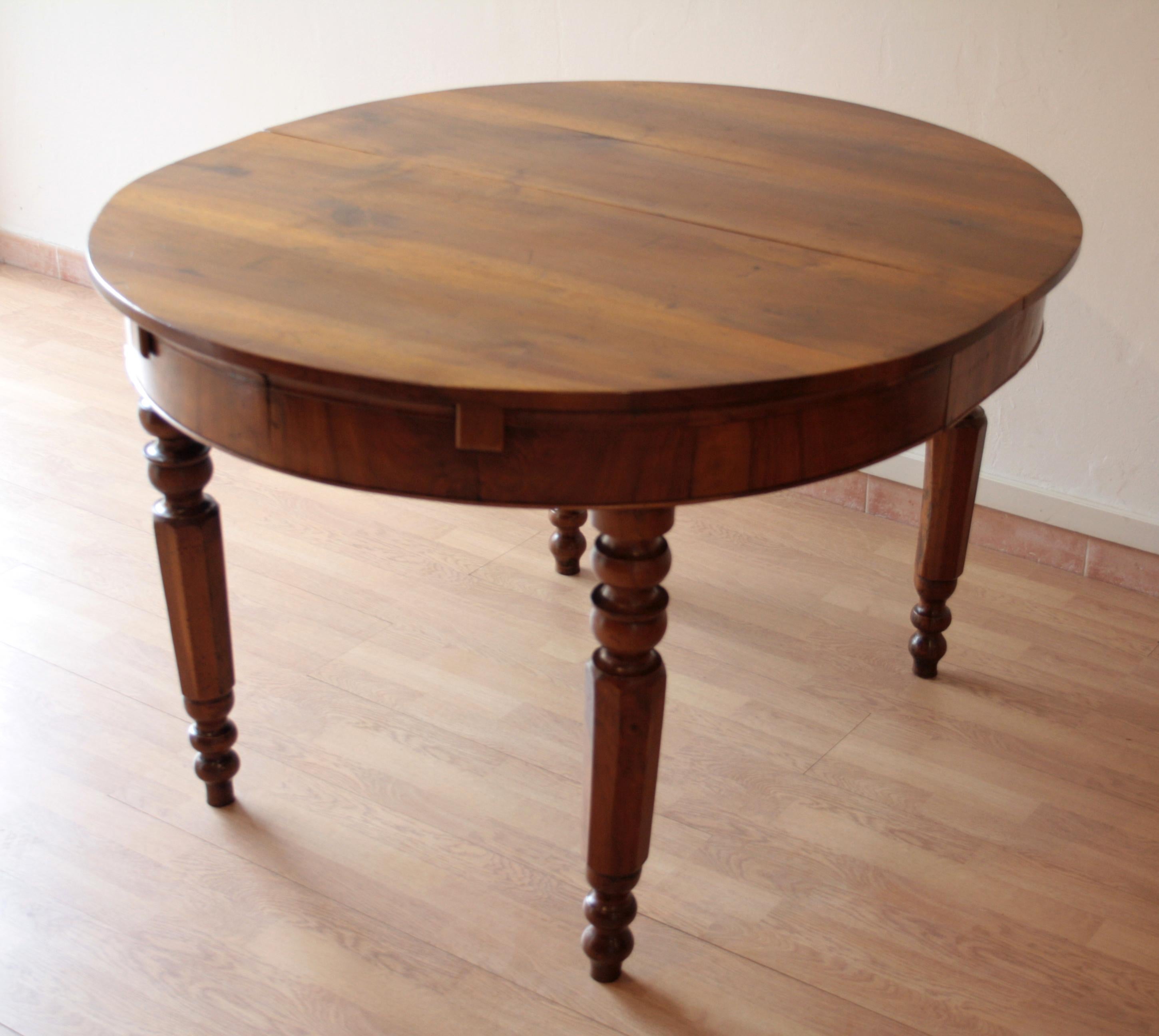 19th Century Italian Large Antique Walnut Extendable Dining Table, 1800s For Sale 12