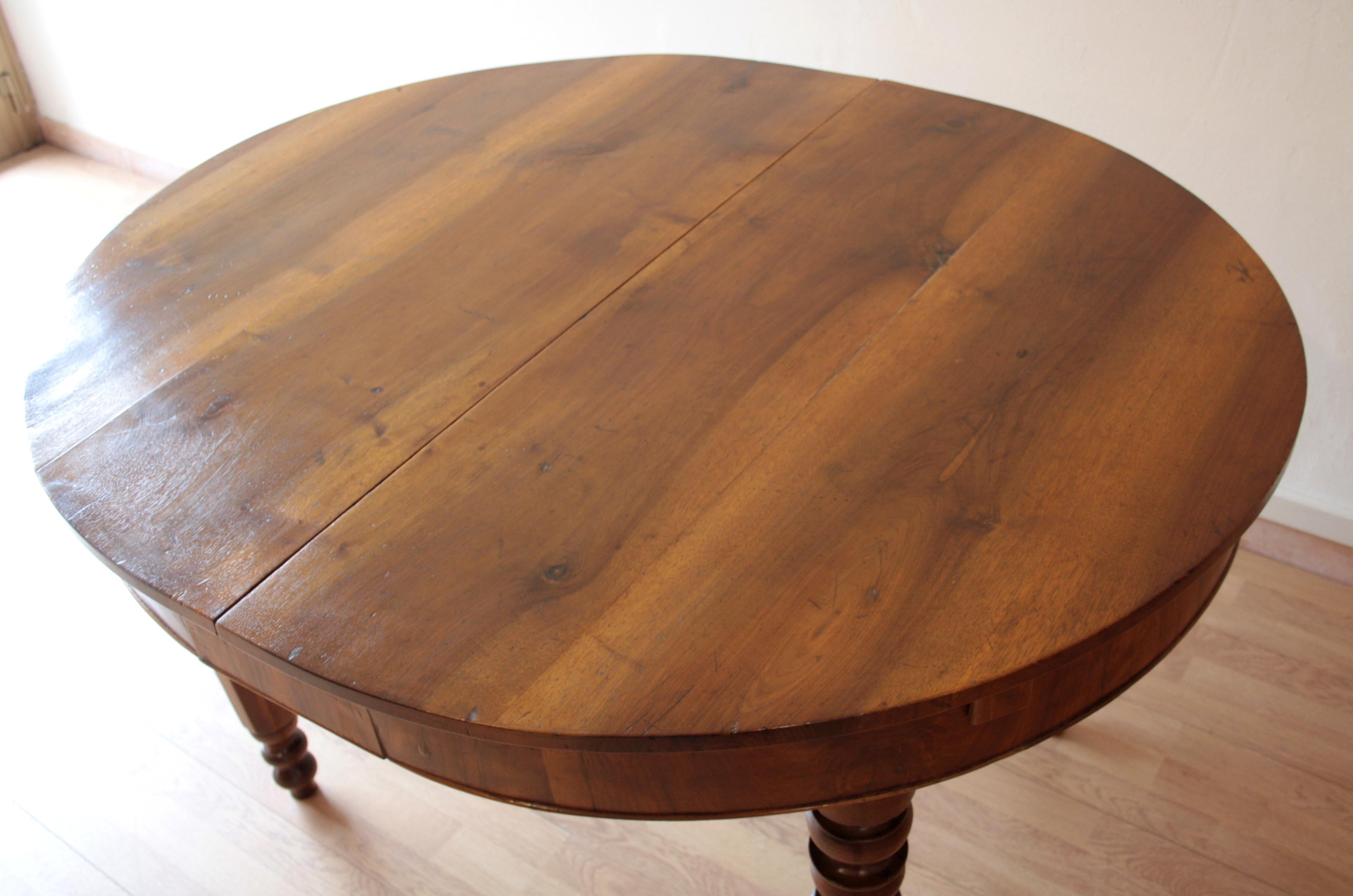 Late 19th Century 19th Century Italian Large Antique Walnut Extendable Dining Table, 1800s For Sale