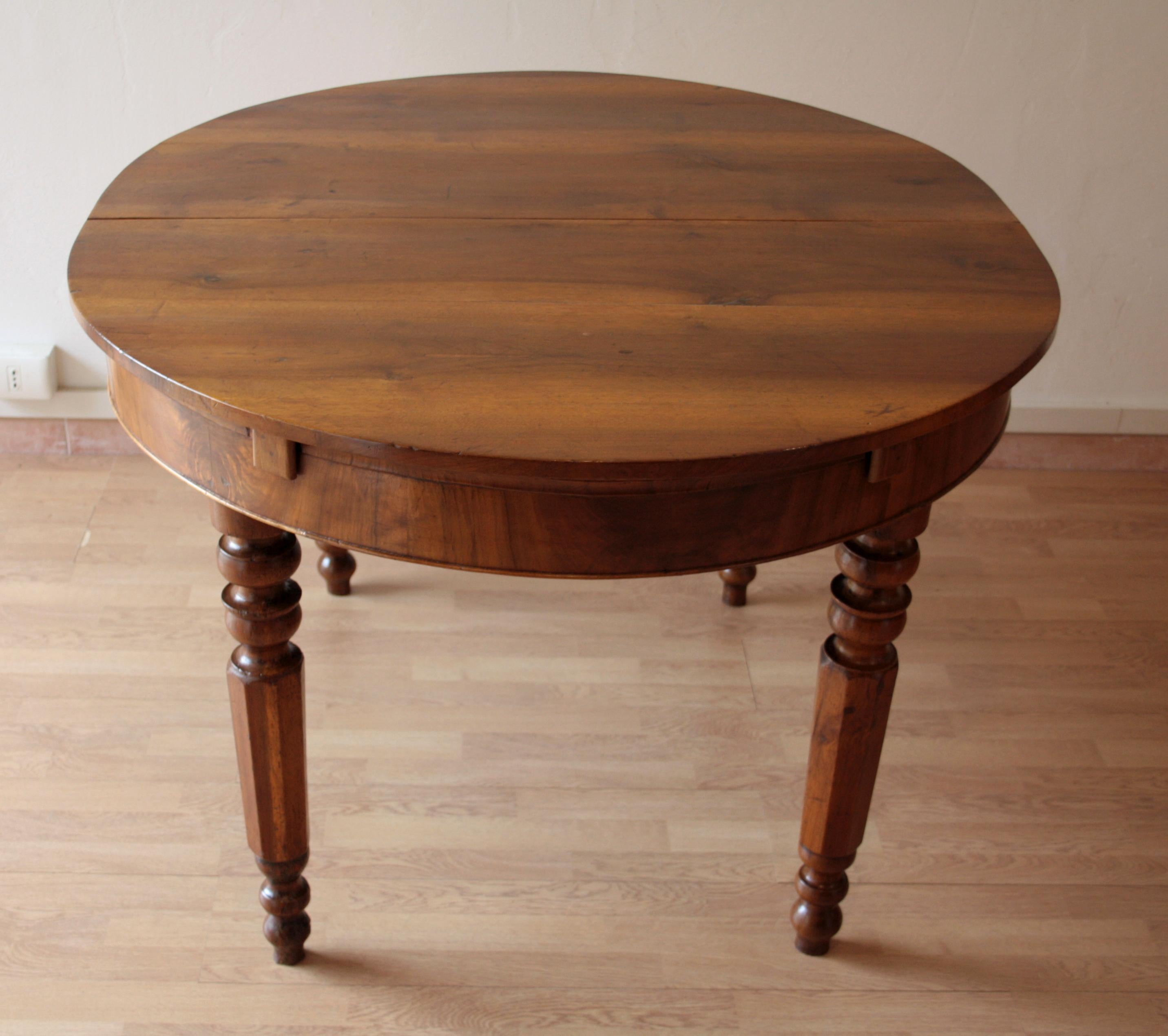 19th Century Italian Large Antique Walnut Extendable Dining Table, 1800s For Sale 2