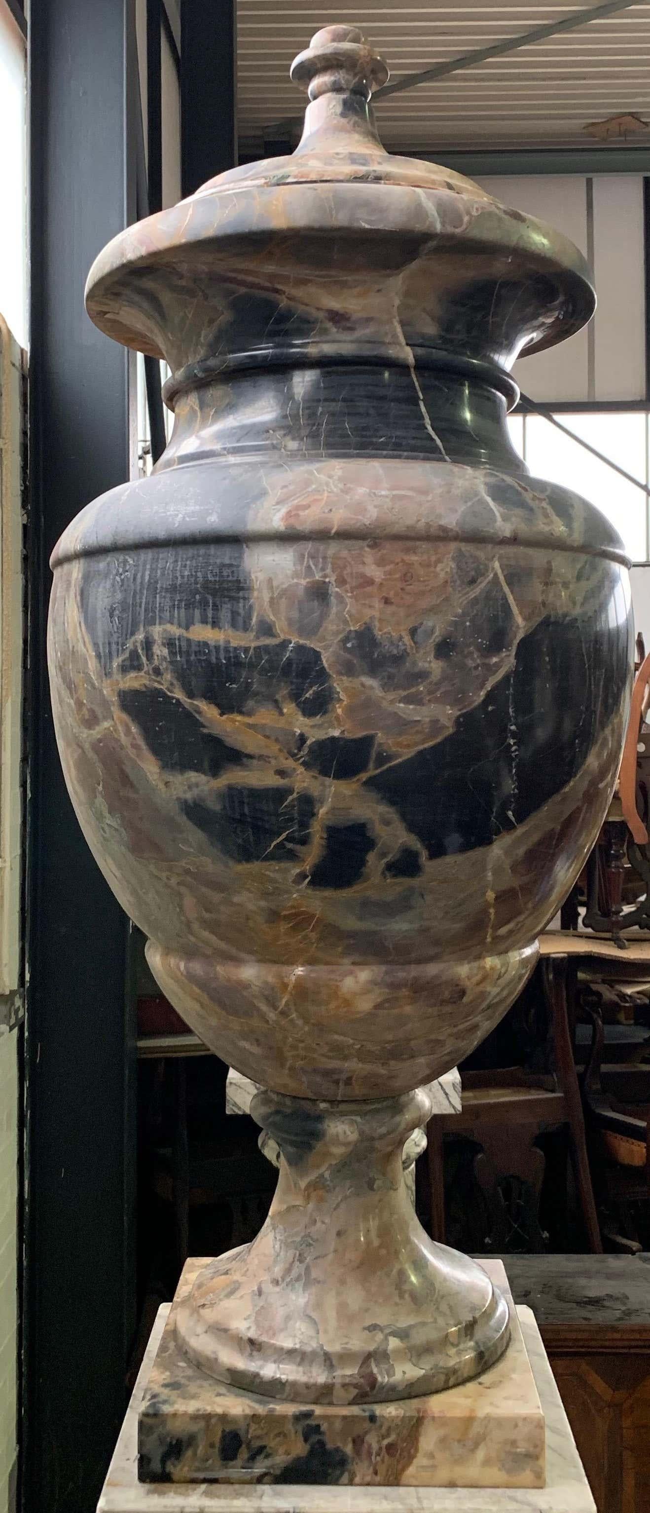 19th Century Italian Large Pair of Monumental Marble Urns For Sale 2