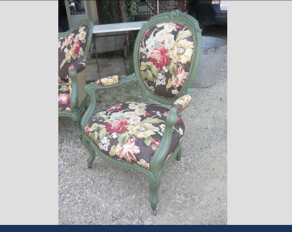 19th Century Italian Living Room Set in Lacquered Wood Floral Upholstered, 1890s For Sale 3