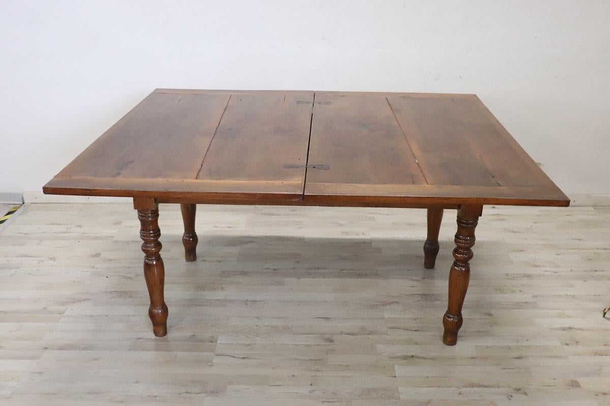 Table de cuisine italienne Louis Philippe du 19ème siècle en noyer massif en vente 4