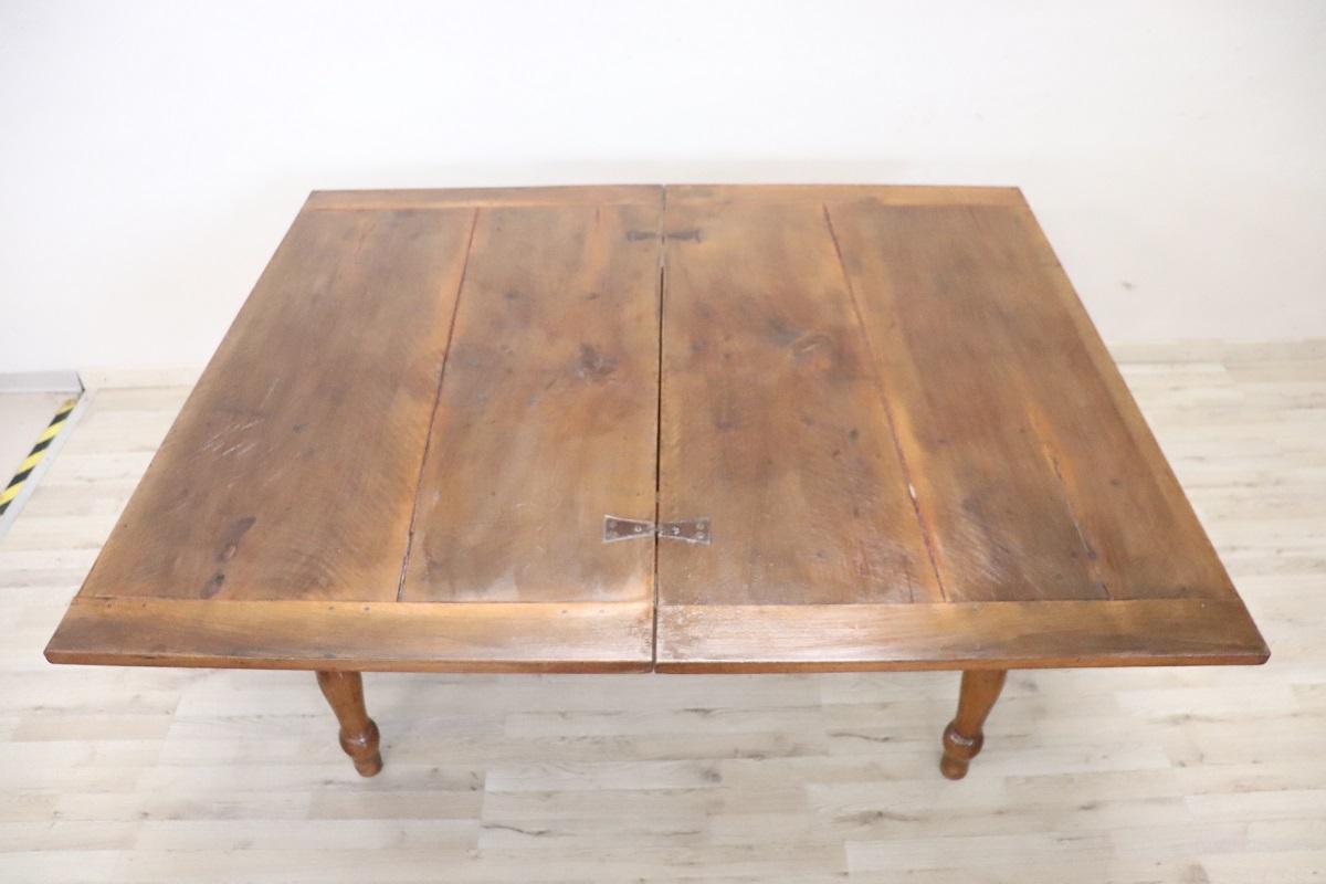 Table de cuisine italienne Louis Philippe du 19ème siècle en noyer massif en vente 5