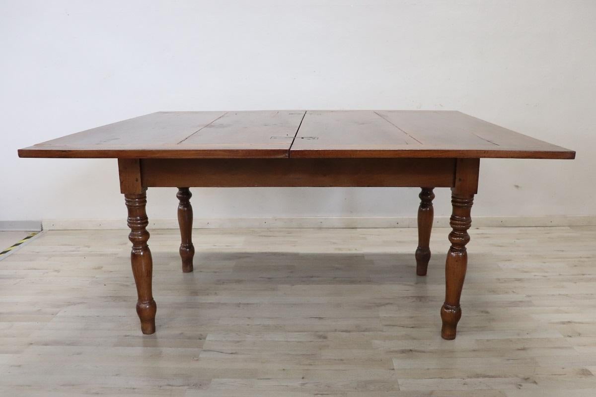 Table de cuisine italienne Louis Philippe du 19ème siècle en noyer massif en vente 6