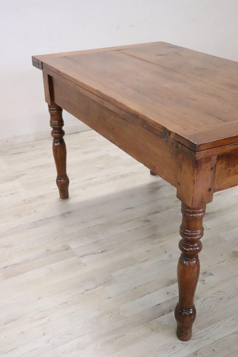 Table de cuisine italienne Louis Philippe du 19ème siècle en noyer massif en vente 1
