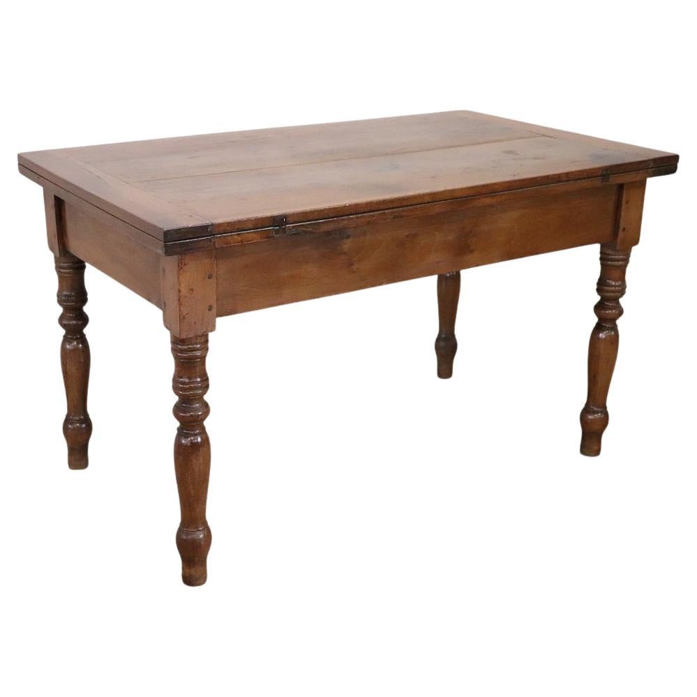 Table de cuisine italienne Louis Philippe du 19ème siècle en noyer massif en vente