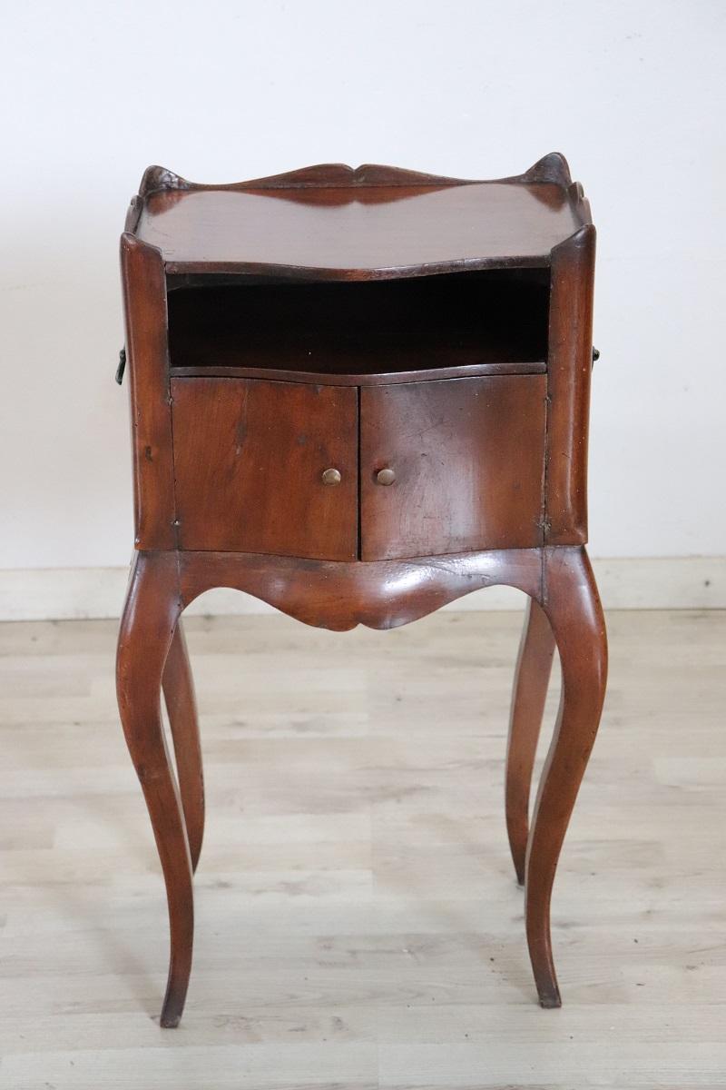 19th Century Italian Antique Nightstand in Solid Walnut In Good Condition For Sale In Casale Monferrato, IT
