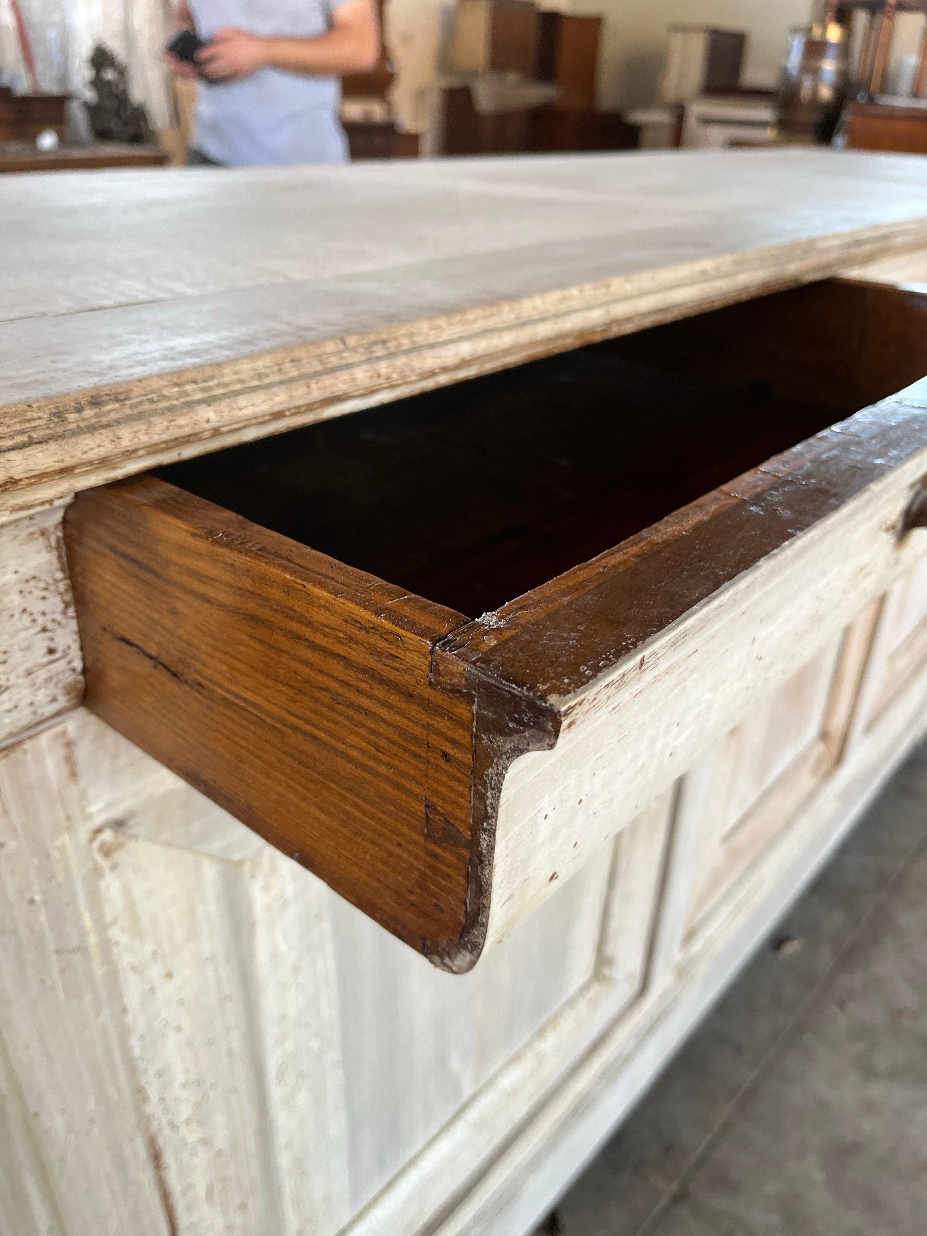 19. Jahrhundert Italienisch Louis Philippe gebleicht Nussbaum Credenza / Buffet im Angebot 10