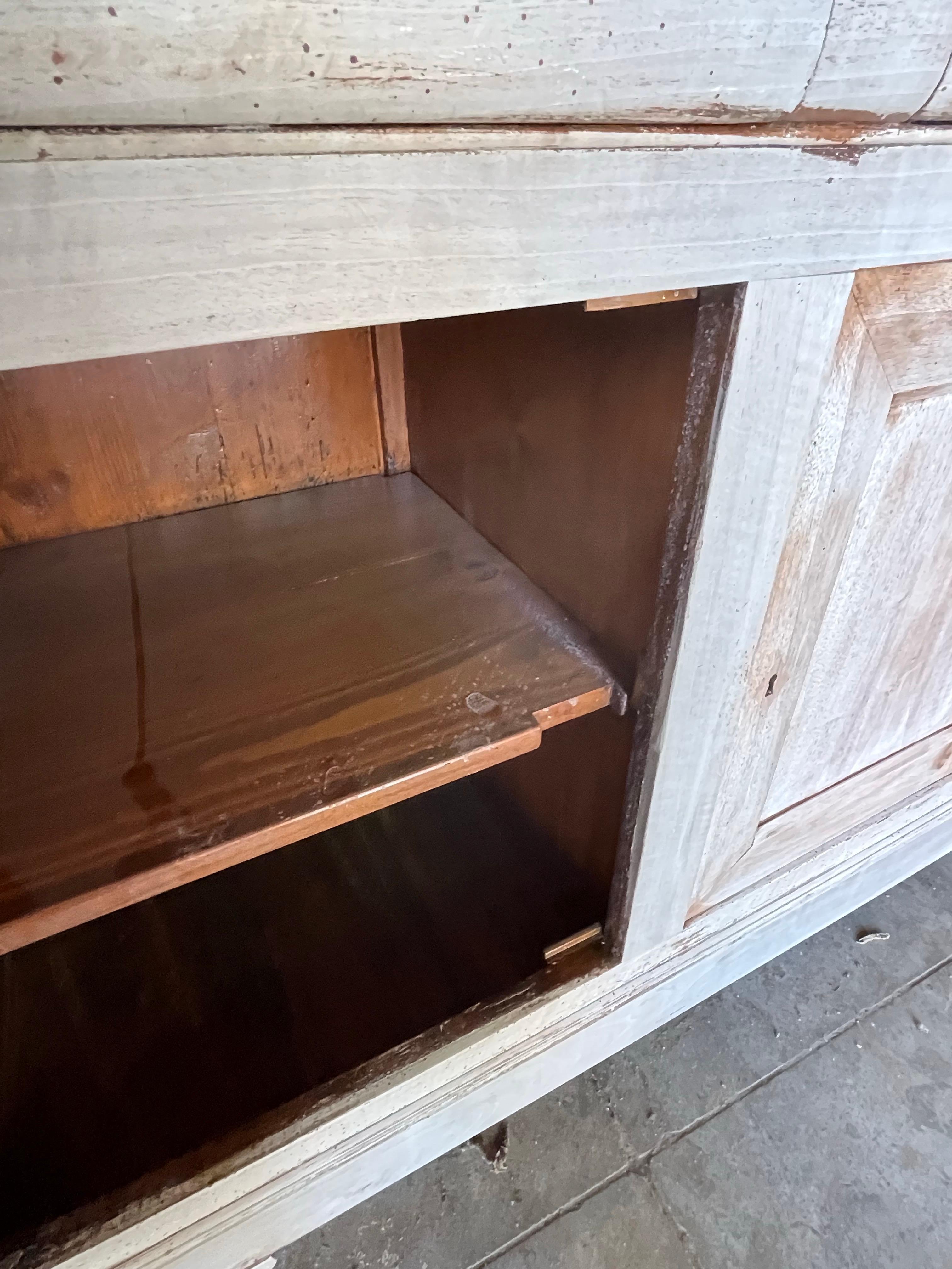 19. Jahrhundert Italienisch Louis Philippe gebleicht Nussbaum Credenza / Buffet im Angebot 11
