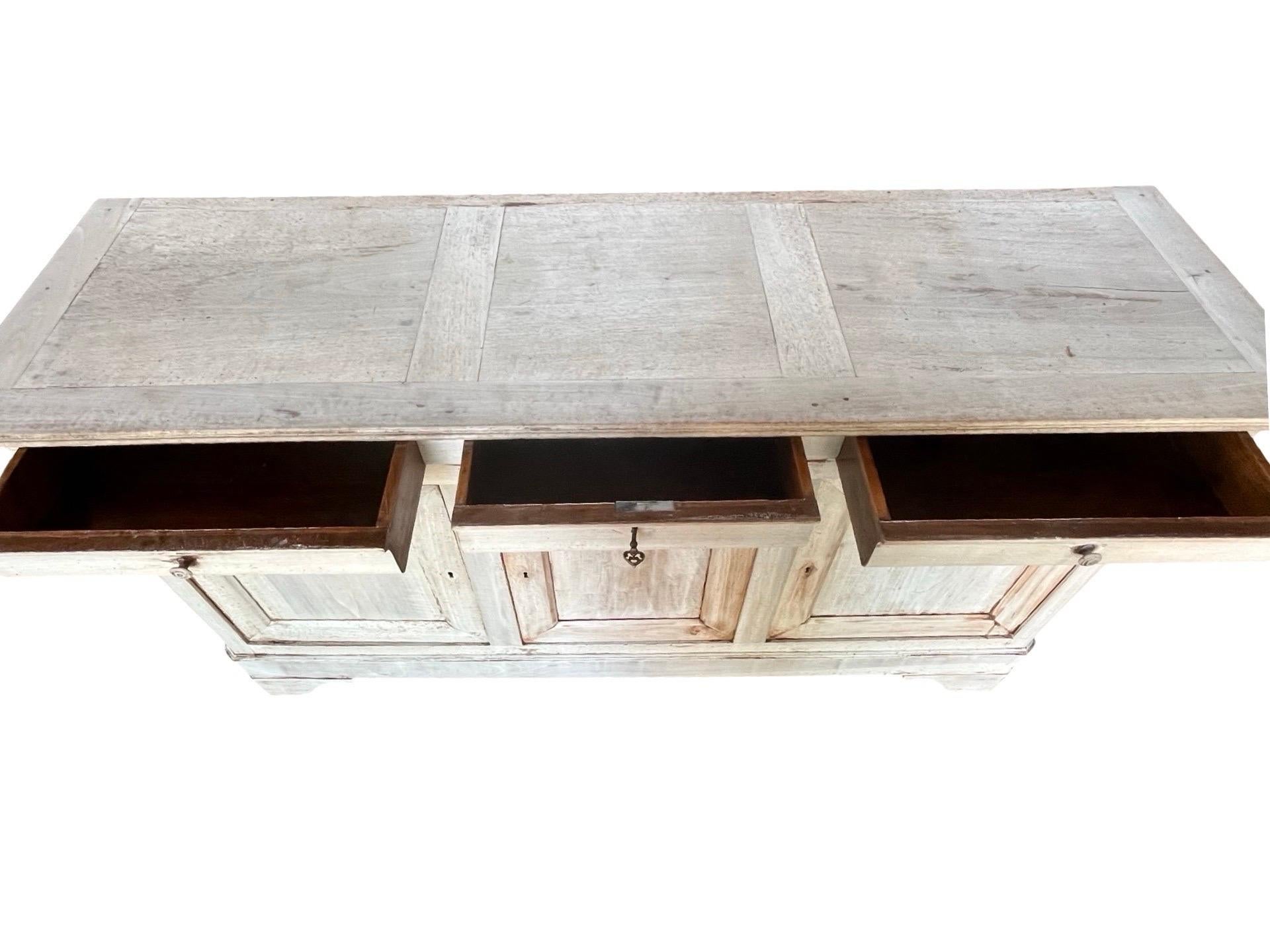 19. Jahrhundert Italienisch Louis Philippe gebleicht Nussbaum Credenza / Buffet im Angebot 2