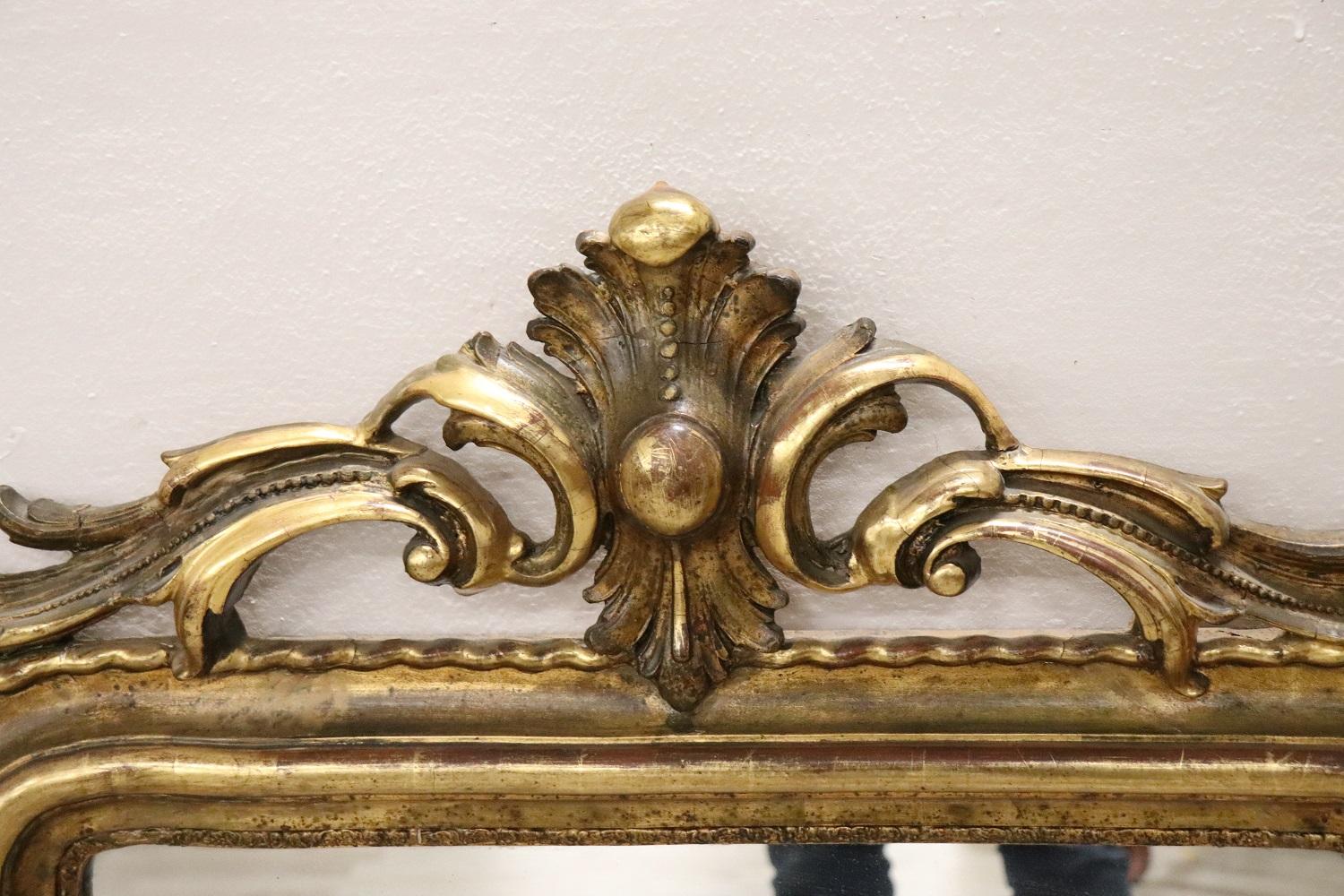 19th Century Italian Louis Philippe Carved and Gilded Wood Antique Wall Mirror In Good Condition For Sale In Casale Monferrato, IT