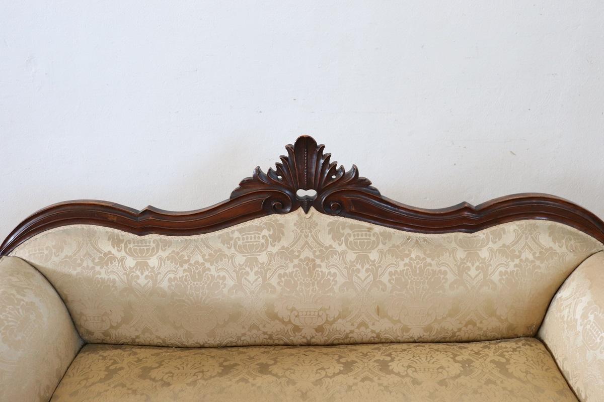 19th Century Italian Louis Philippe Carved Walnut Antique Settee  In Good Condition For Sale In Casale Monferrato, IT