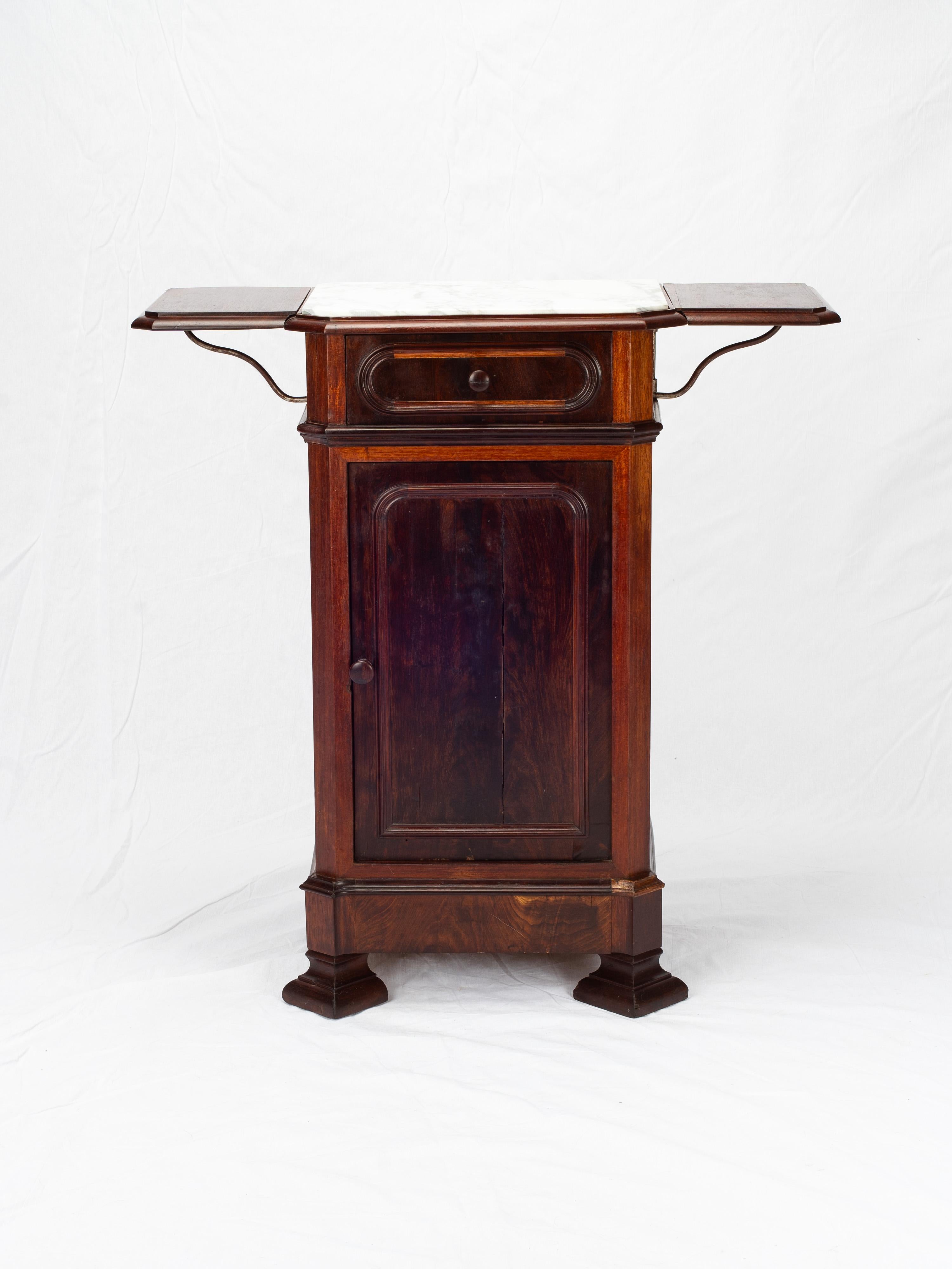 Table de nuit italienne Louis Philippe Fratelli Levera en acajou du 19ème siècle en vente 3