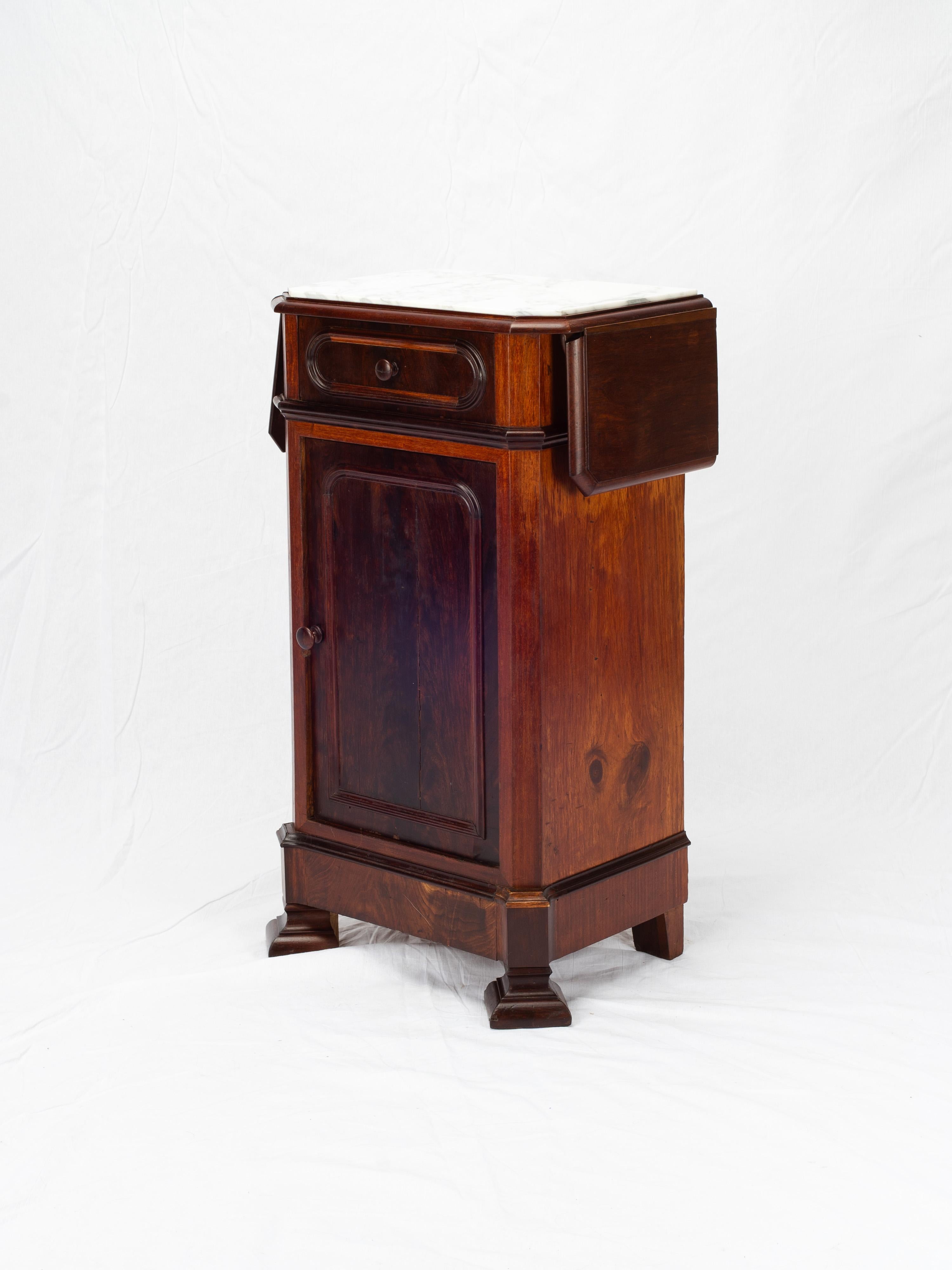 Table de nuit italienne Louis Philippe Fratelli Levera en acajou du 19ème siècle en vente 5