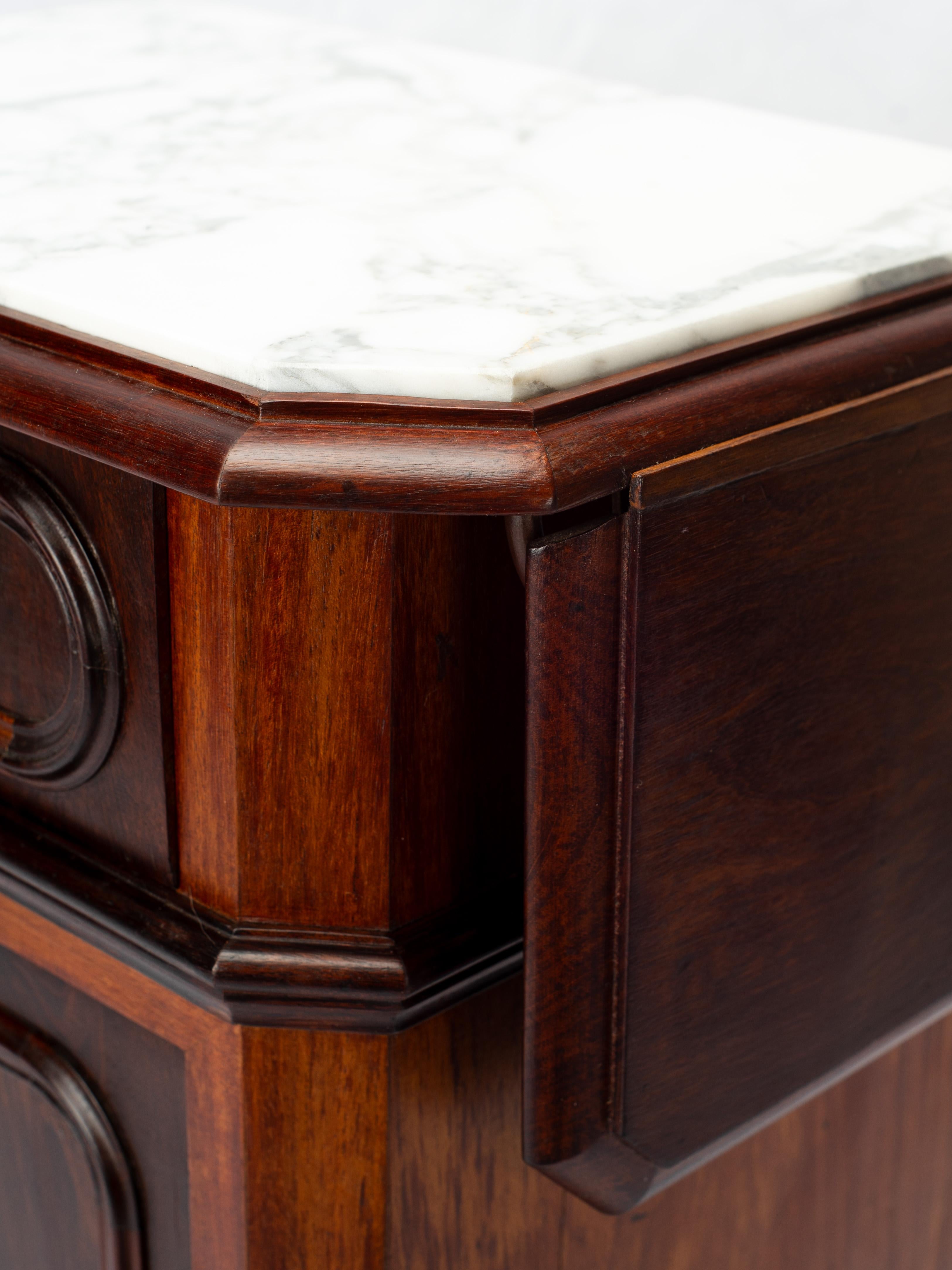 Table de nuit italienne Louis Philippe Fratelli Levera en acajou du 19ème siècle en vente 10
