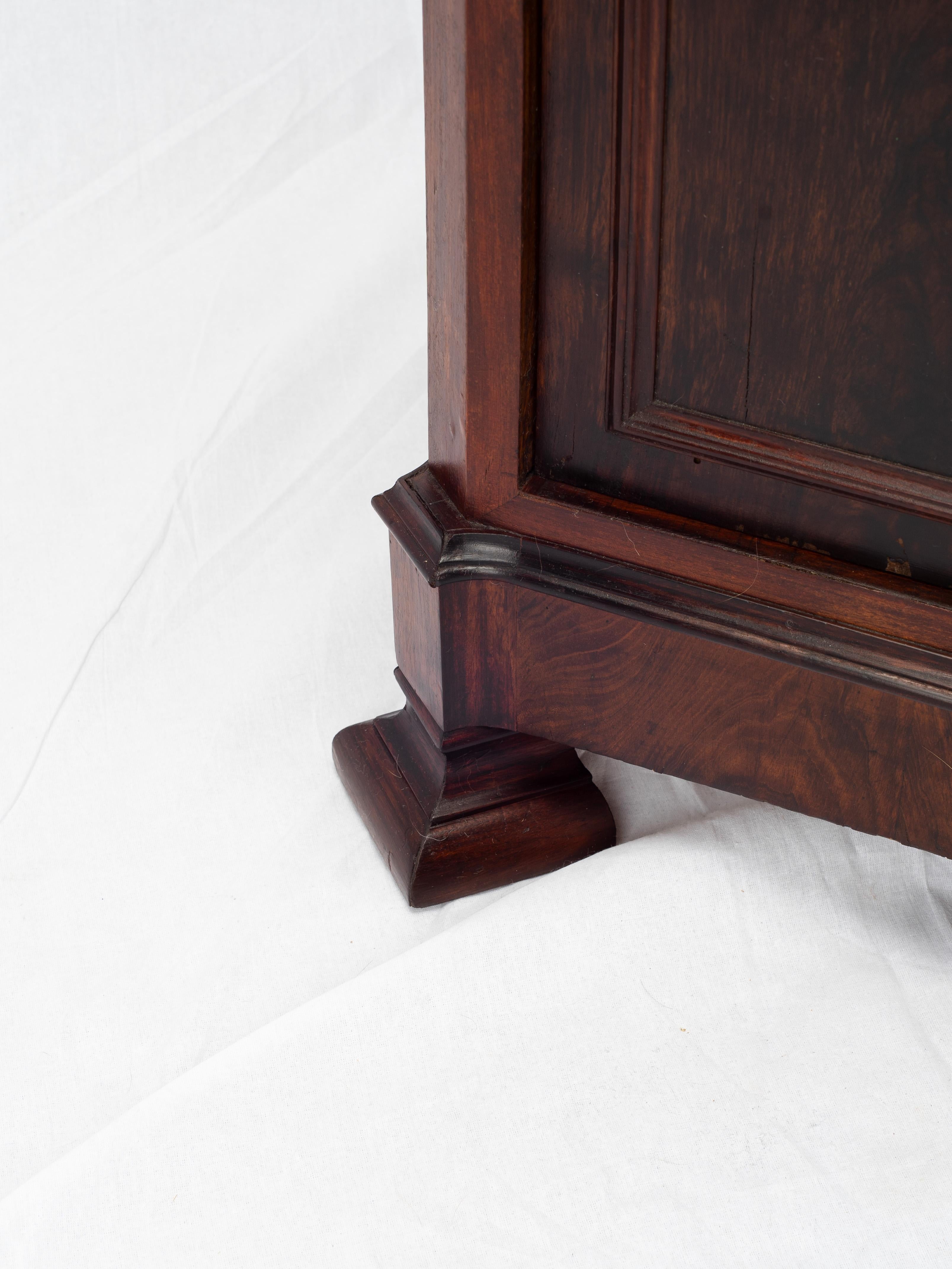 Table de nuit italienne Louis Philippe Fratelli Levera en acajou du 19ème siècle en vente 12
