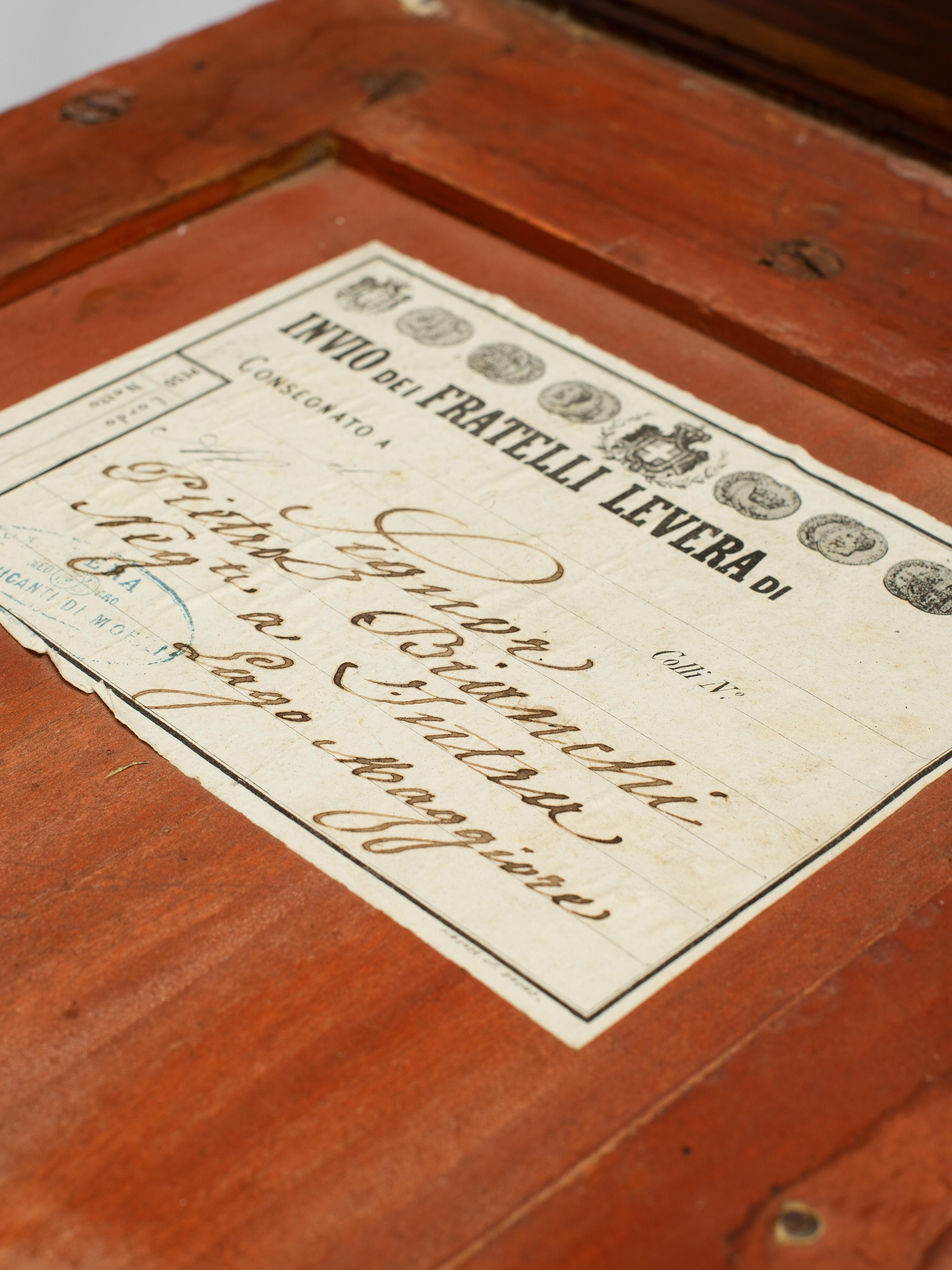 Table de nuit italienne Louis Philippe Fratelli Levera en acajou du 19ème siècle en vente 13