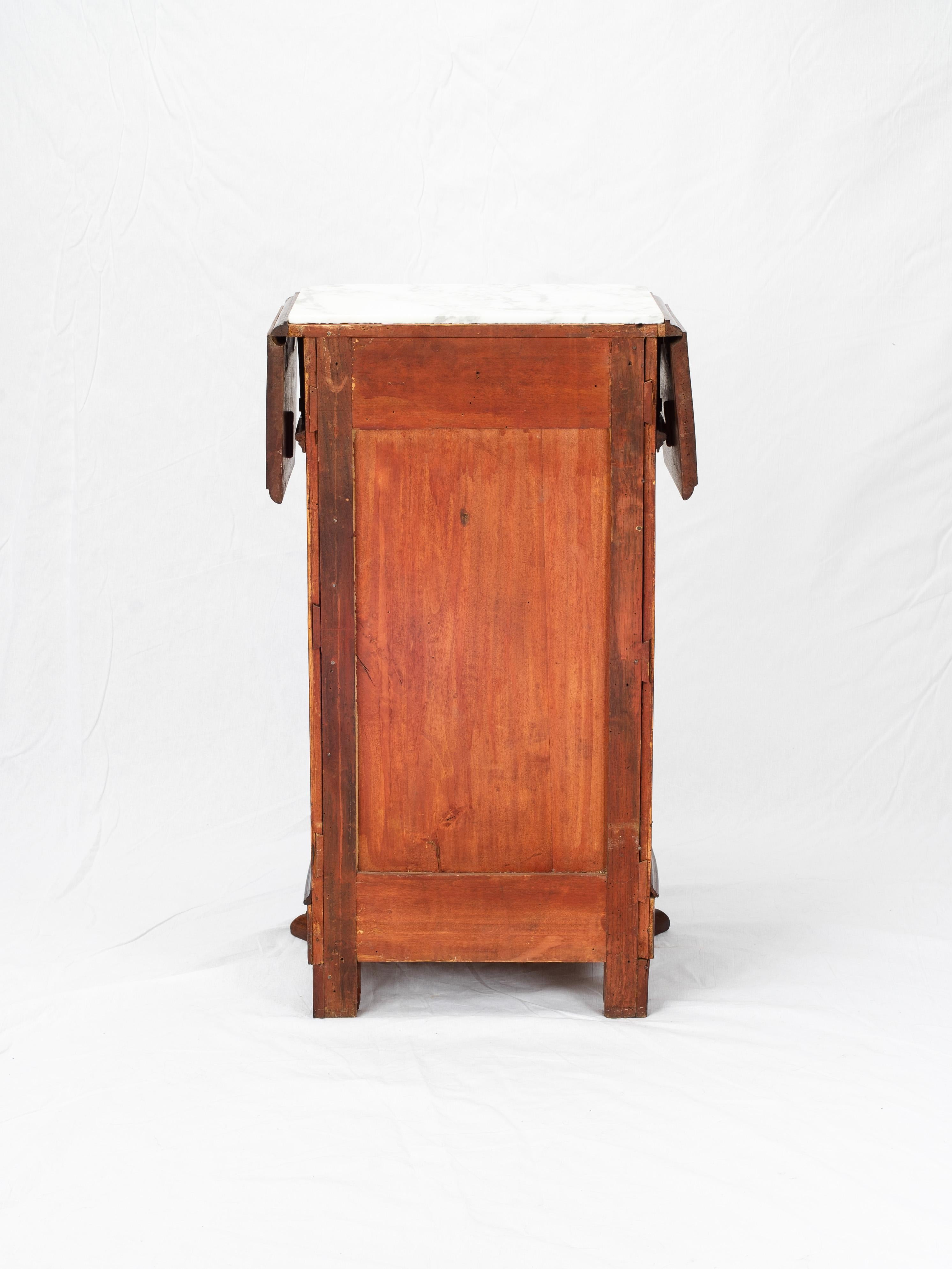 Table de nuit italienne Louis Philippe Fratelli Levera en acajou du 19ème siècle en vente 1