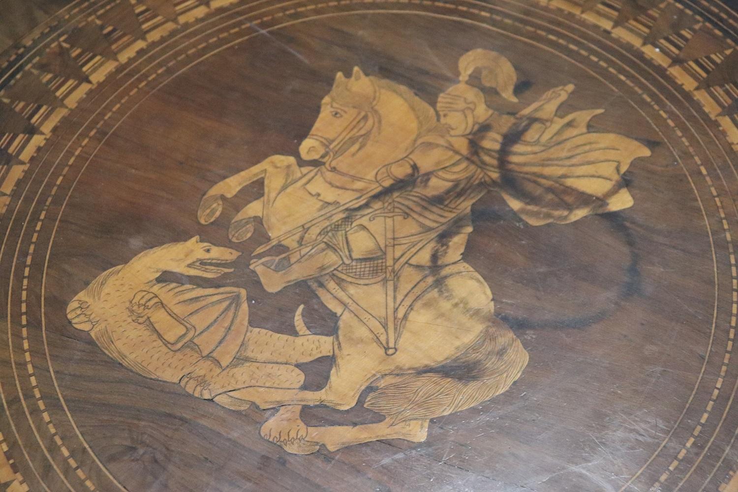 Milieu du XXe siècle Table centrale ronde italienne Louis Philippe du 19ème siècle en noyer incrusté de marqueterie  en vente